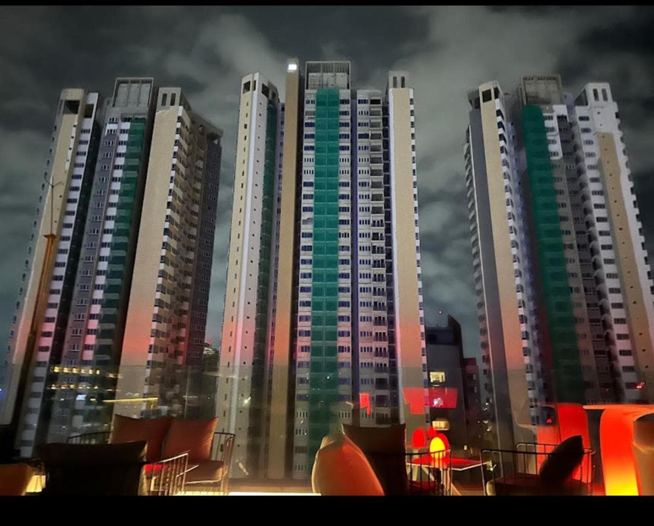 Colombo Skyline Luxury Apartments at Tri-Zen - Pool and Amazing City Views