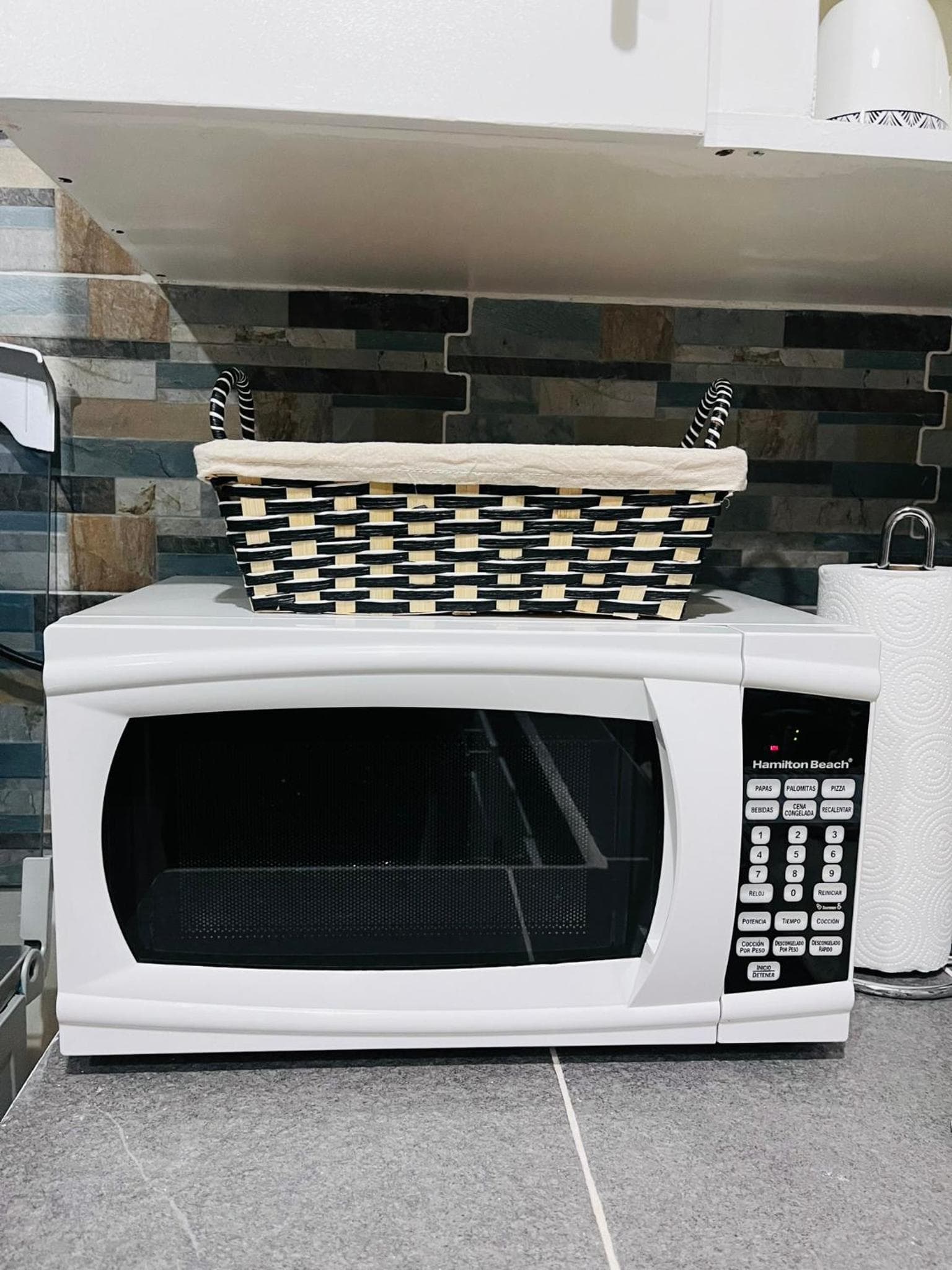 Bambú Family House, AC, WiFi, near Metrocentro Mall