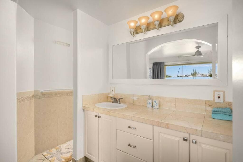 Exquisite Yacht Club Townhome