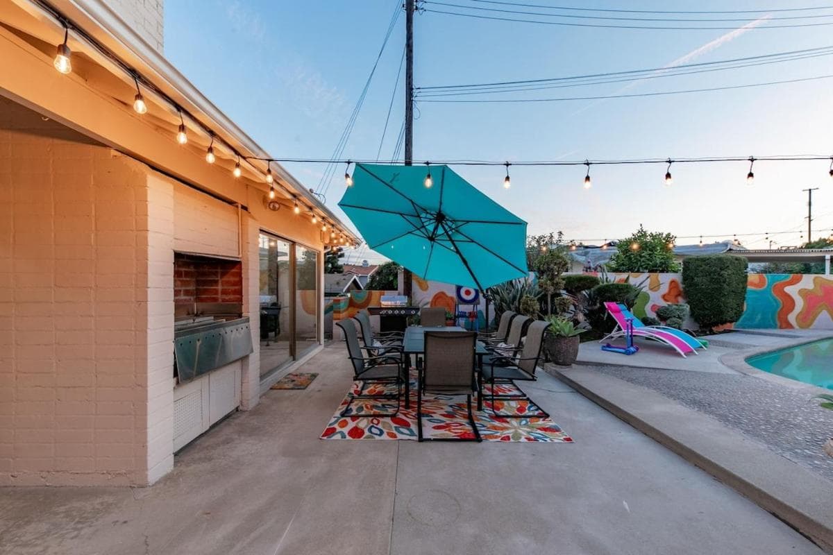 Stylish Sunrise Pool Home 4BD 3BA 10 Min to DTLA