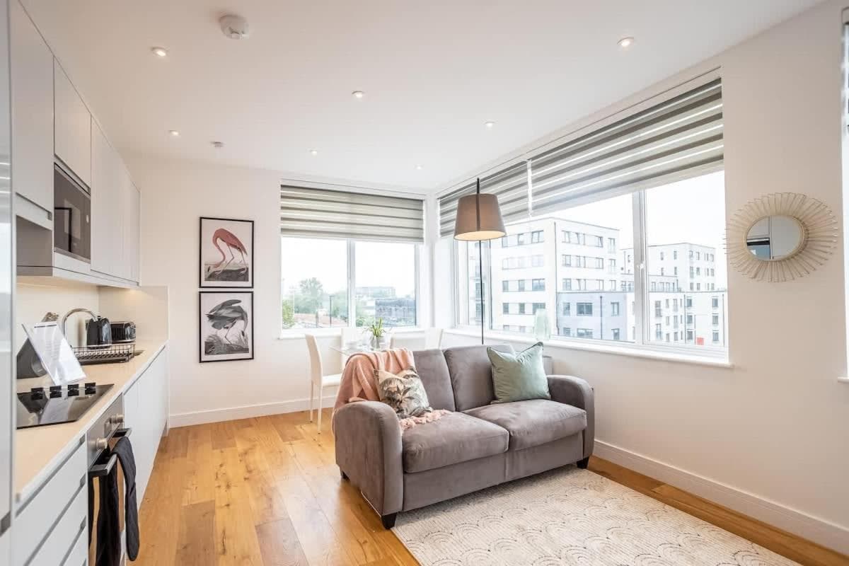Cosy Two bedroom Flat in Slough with Free WiFi