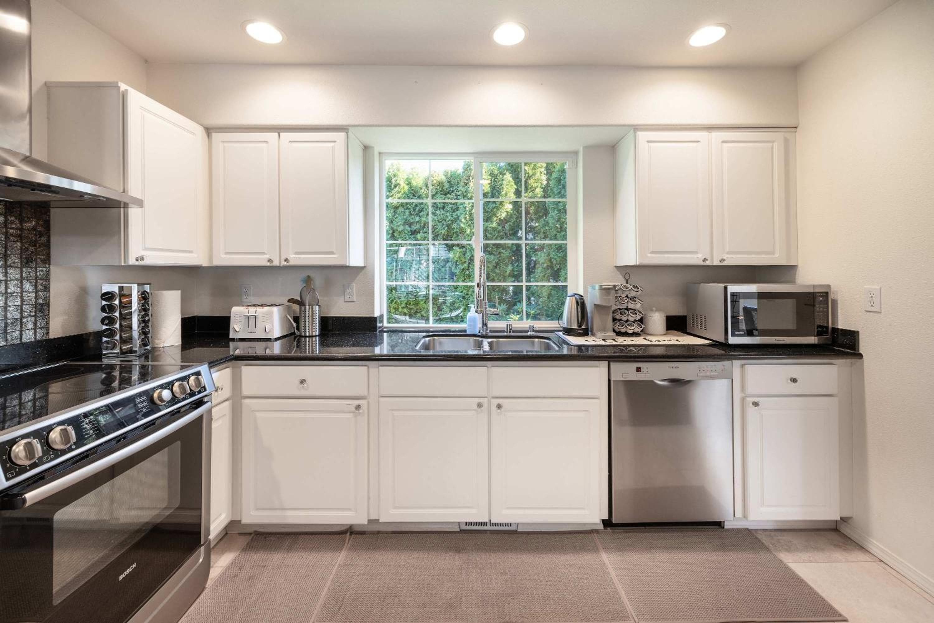 Kirkland Elegant 4B 2 5B Family Retreat with Designer Decor