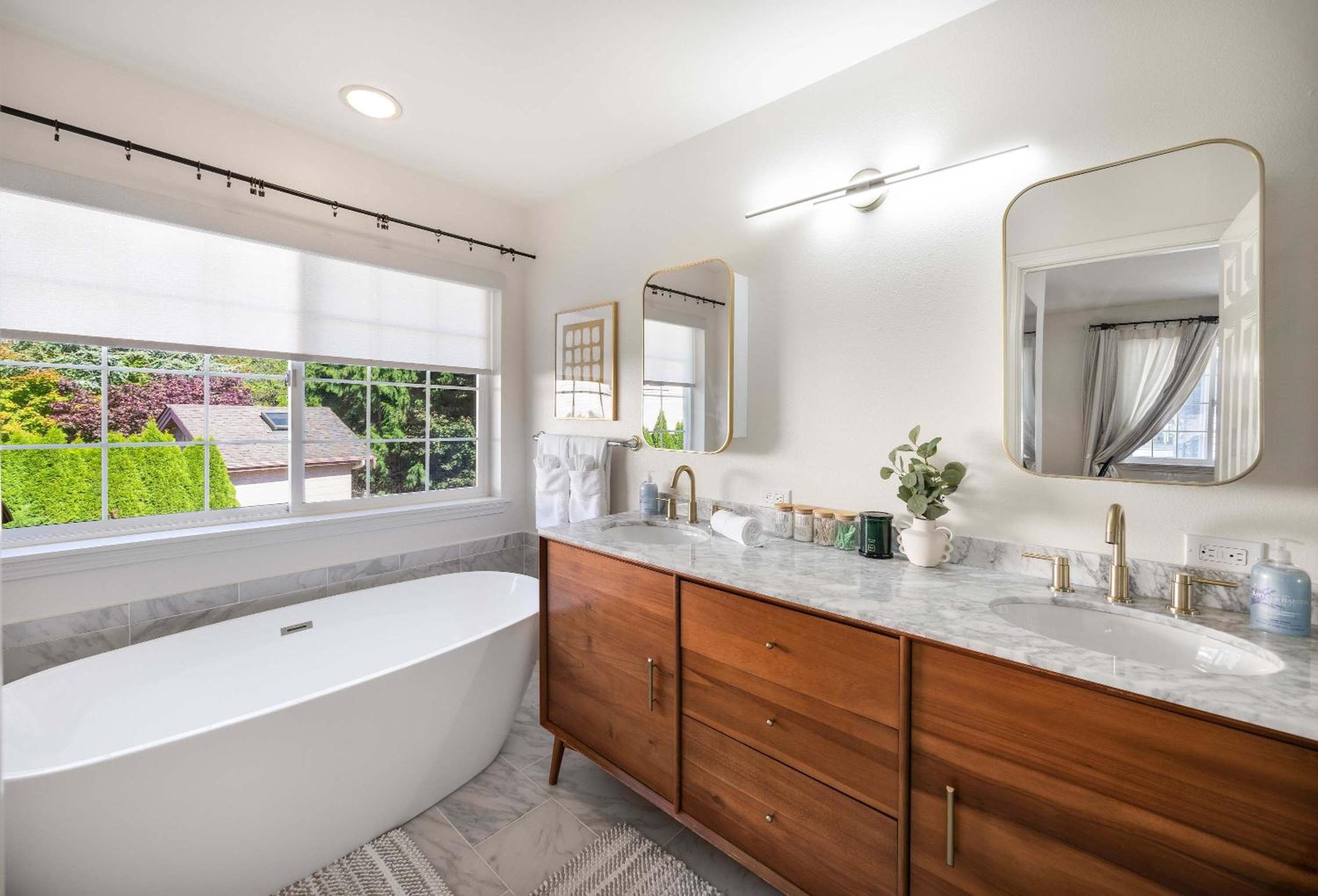 Kirkland Elegant 4B 2 5B Family Retreat with Designer Decor
