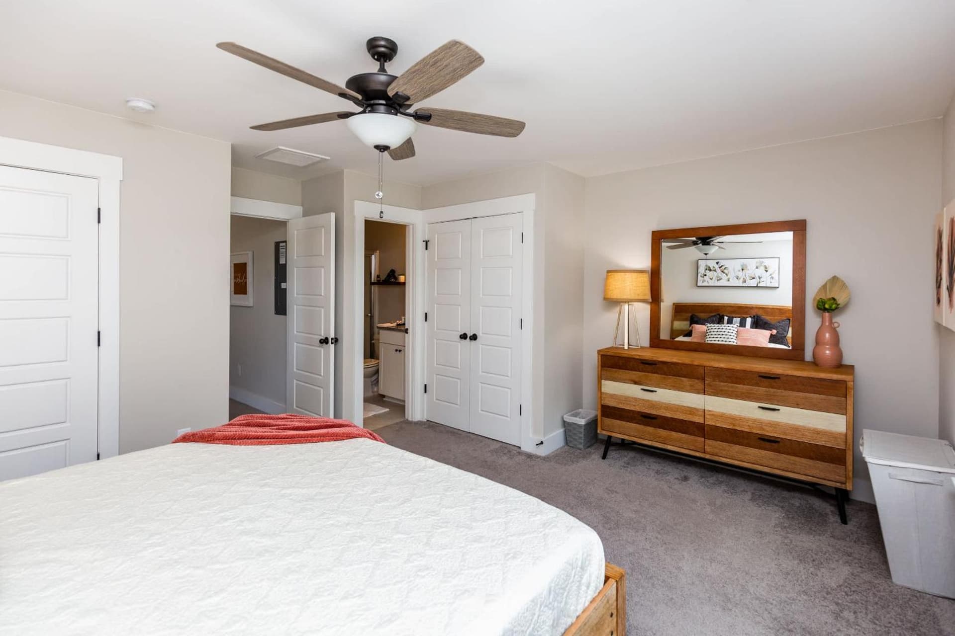 Creekside Bungalow-Park Circle-15m dtwn CHS