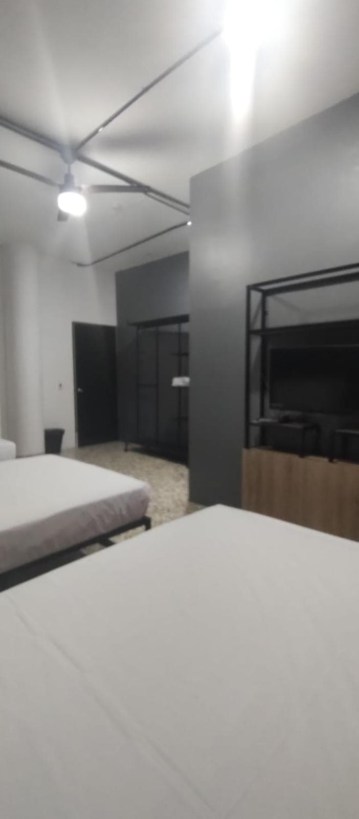 Unidades Privadas con AC-TV-WiFi y Estacionamiento en Centro de MTY