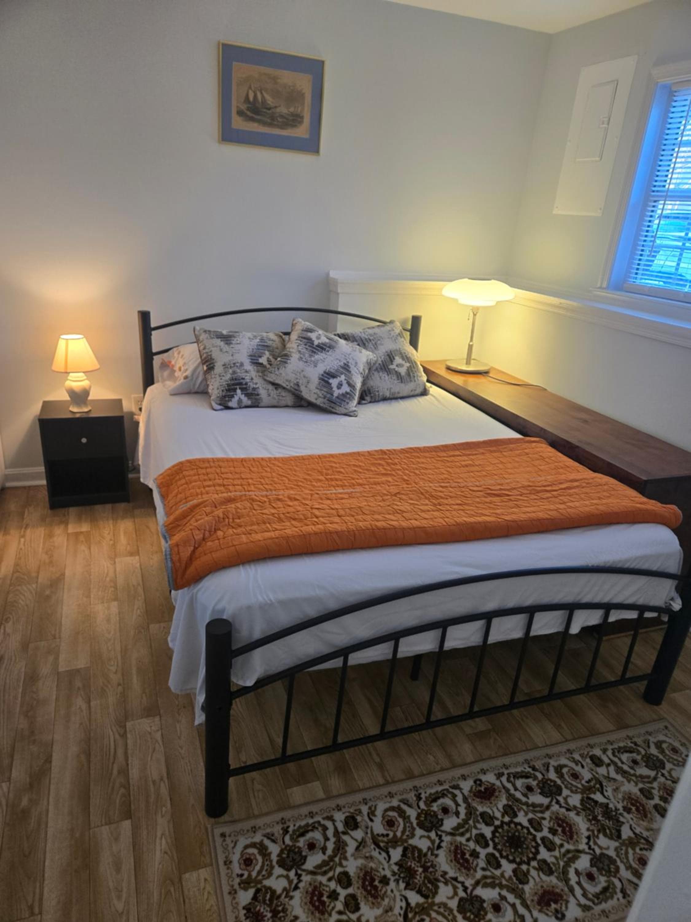 Spacious Quiet 3 Bedrooms and 4 Bathrooms Townhome 40 mins from DC Free Parking and Pet Friendly