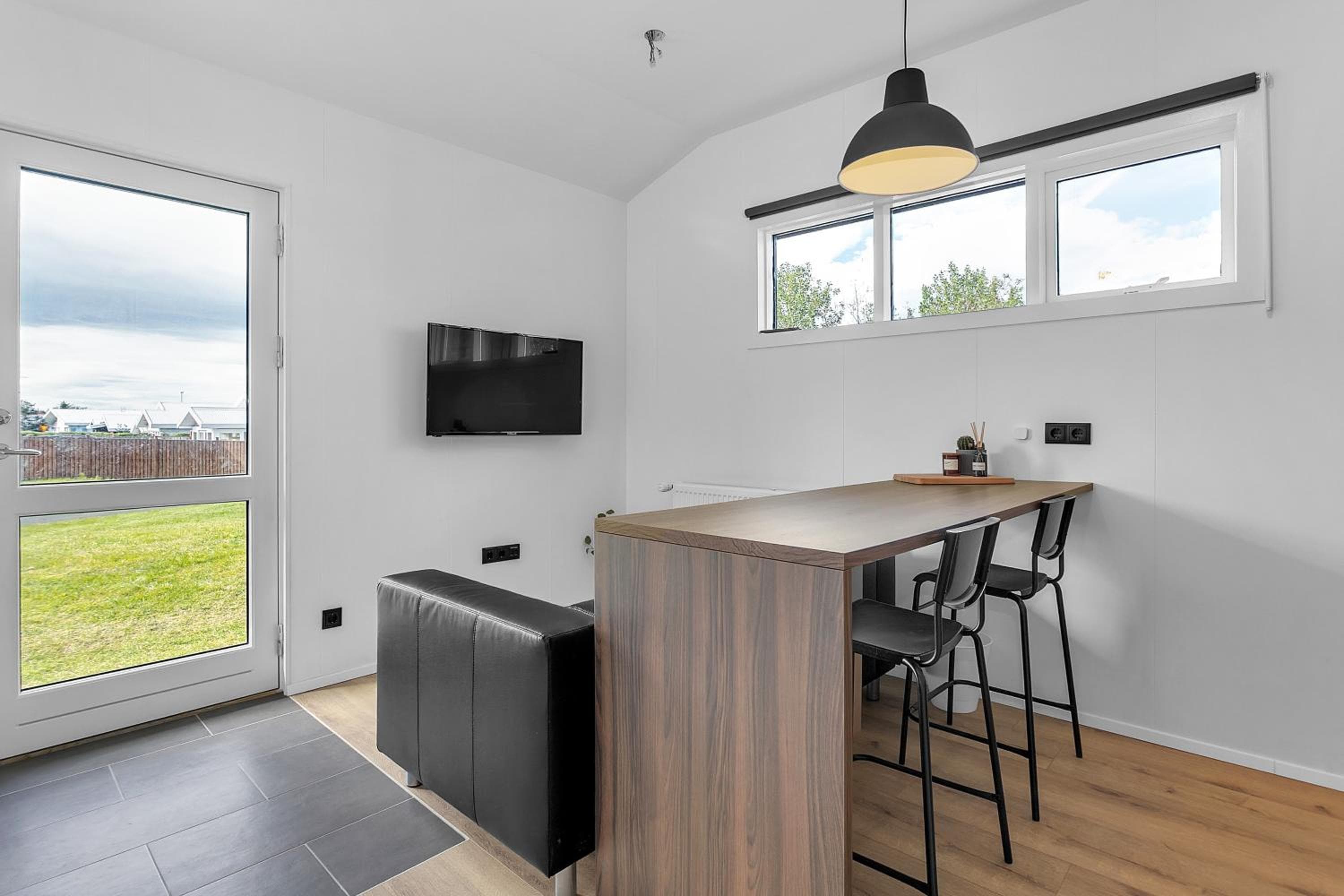 Hafnarfjörður Haven, Cozy and Modern Retreat