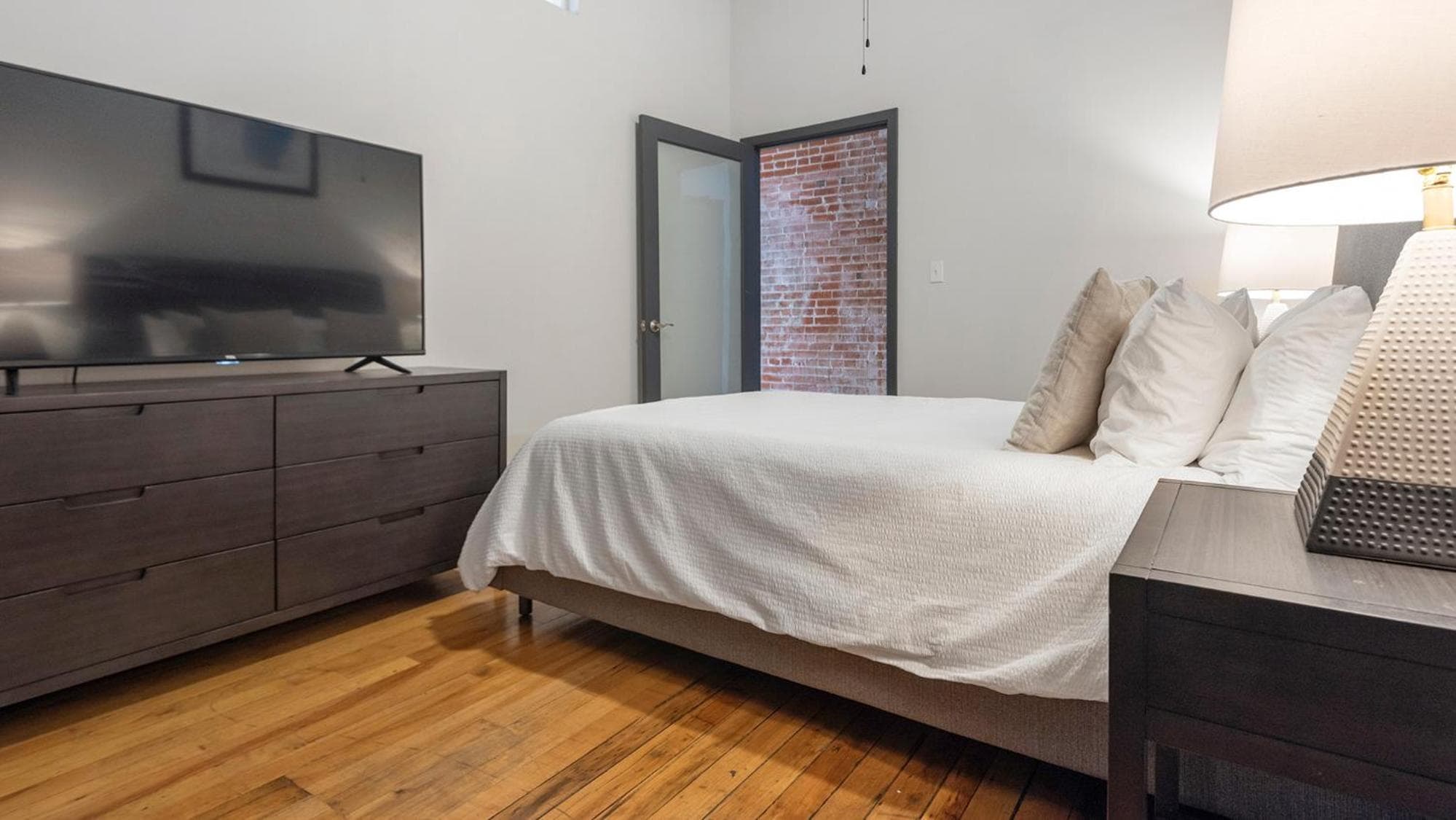 Six Cord Apartments by Barsala