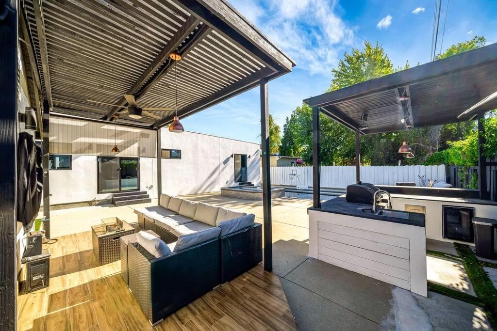 Poolside Paradise Villa 5BR 4BA