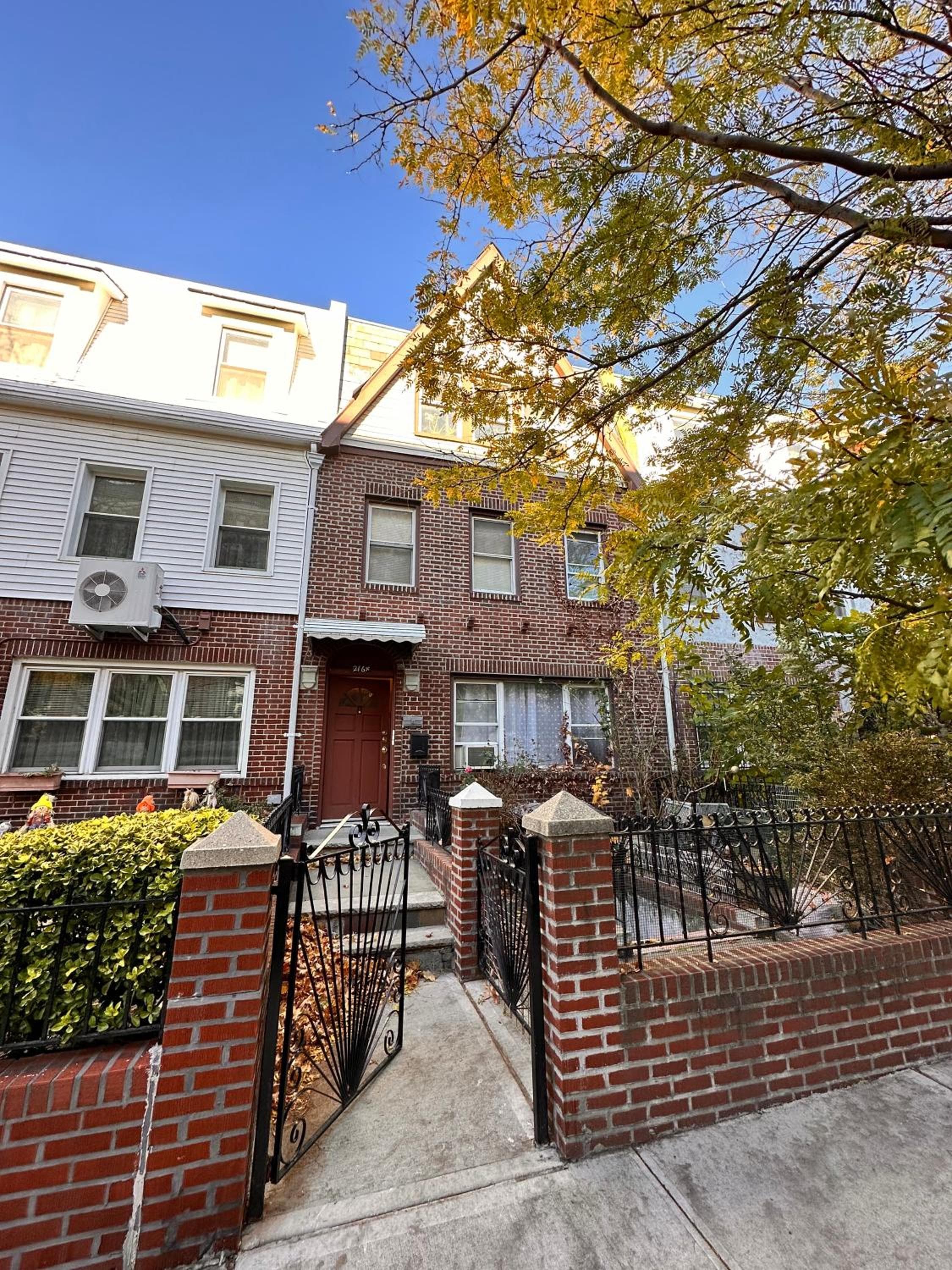 Perfect Private Room in Townhouse, 15 minutes to Manhattan