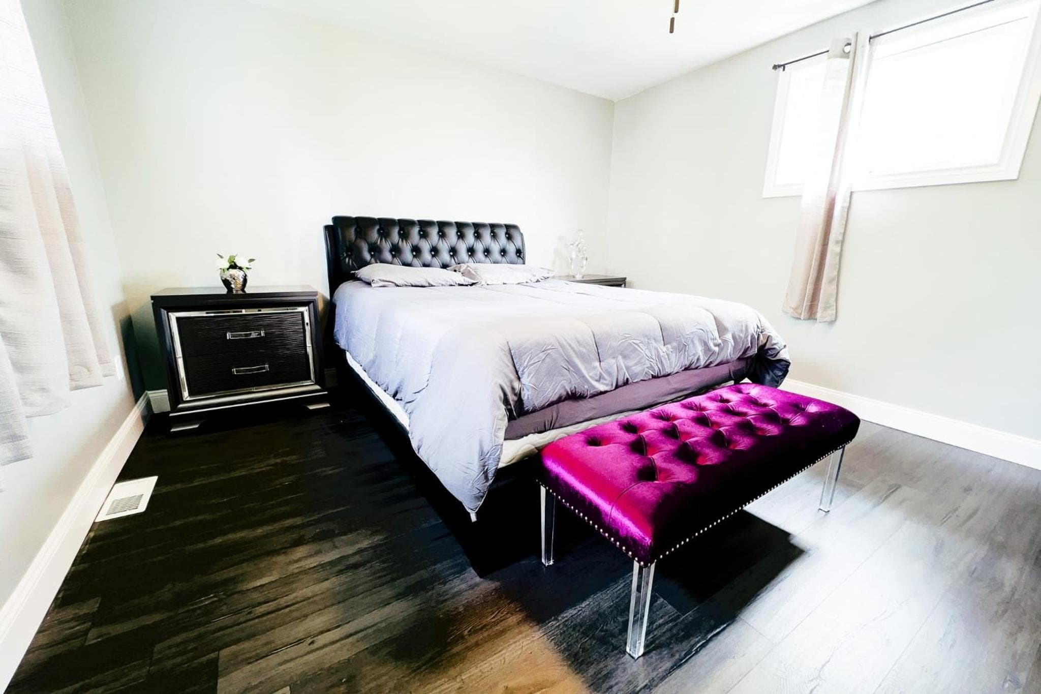 2 Homes, 1 Stay-7BR Niagara Falls Compound