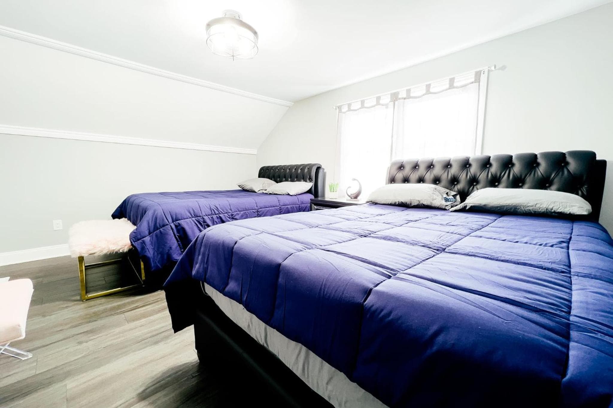 2 Homes, 1 Stay-7BR Niagara Falls Compound