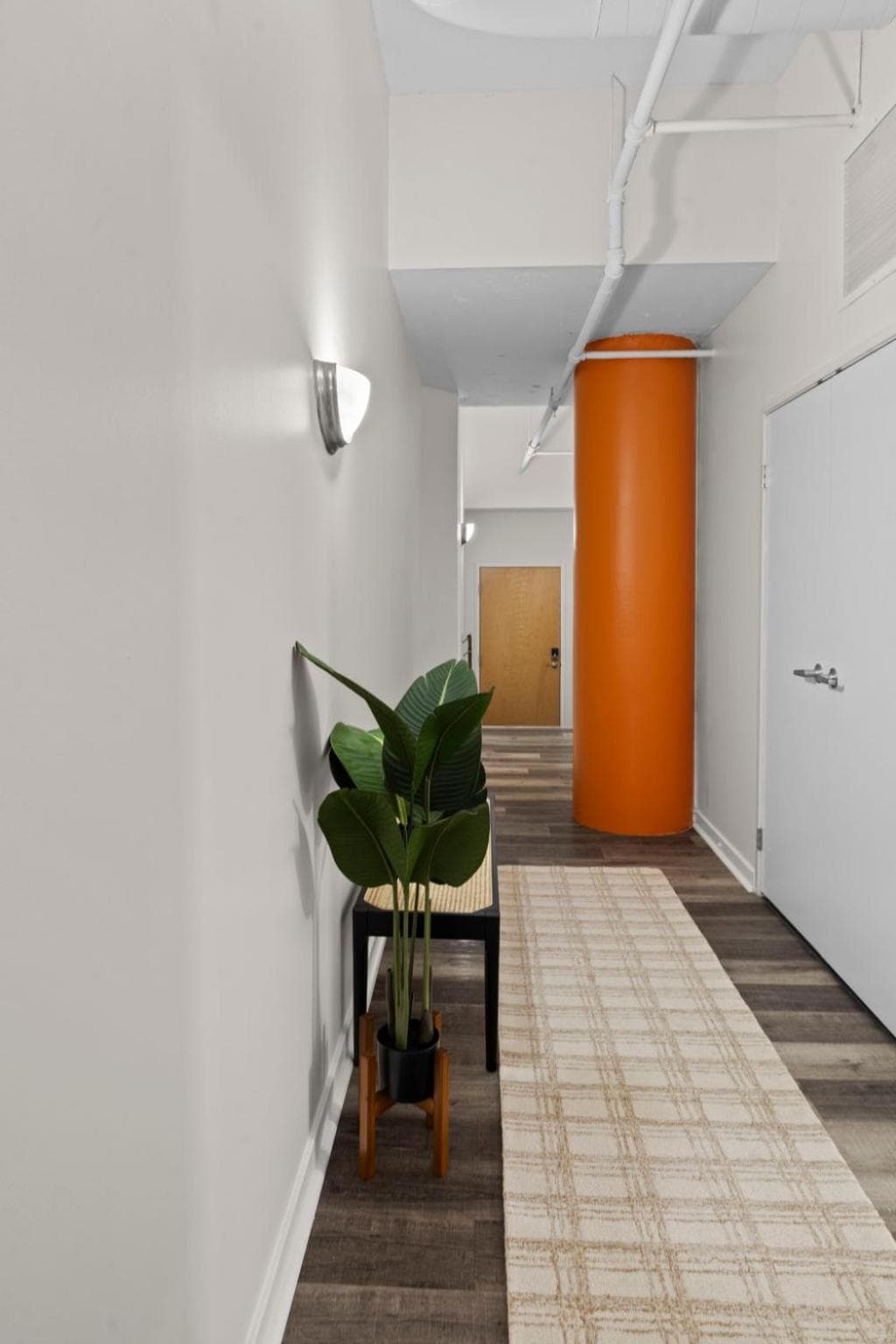 Indy Urban Nest - Sleeps 8 - Skywalk Access - Convention Center - Stadium
