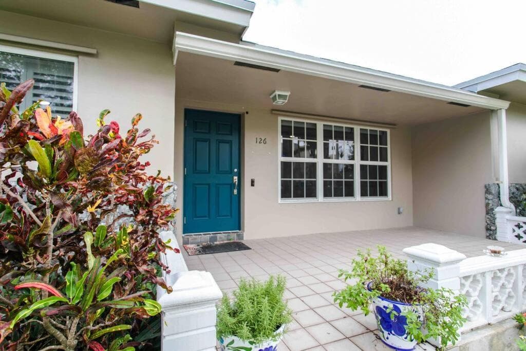 MIAMI Art Villa Heated Saltwater Pool with SPA EV