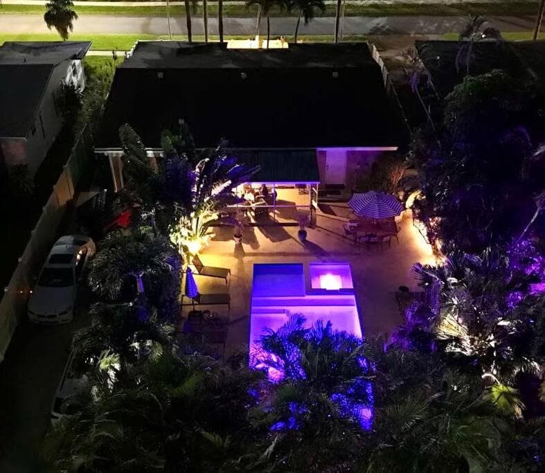 MIAMI Art Villa Heated Saltwater Pool with SPA EV
