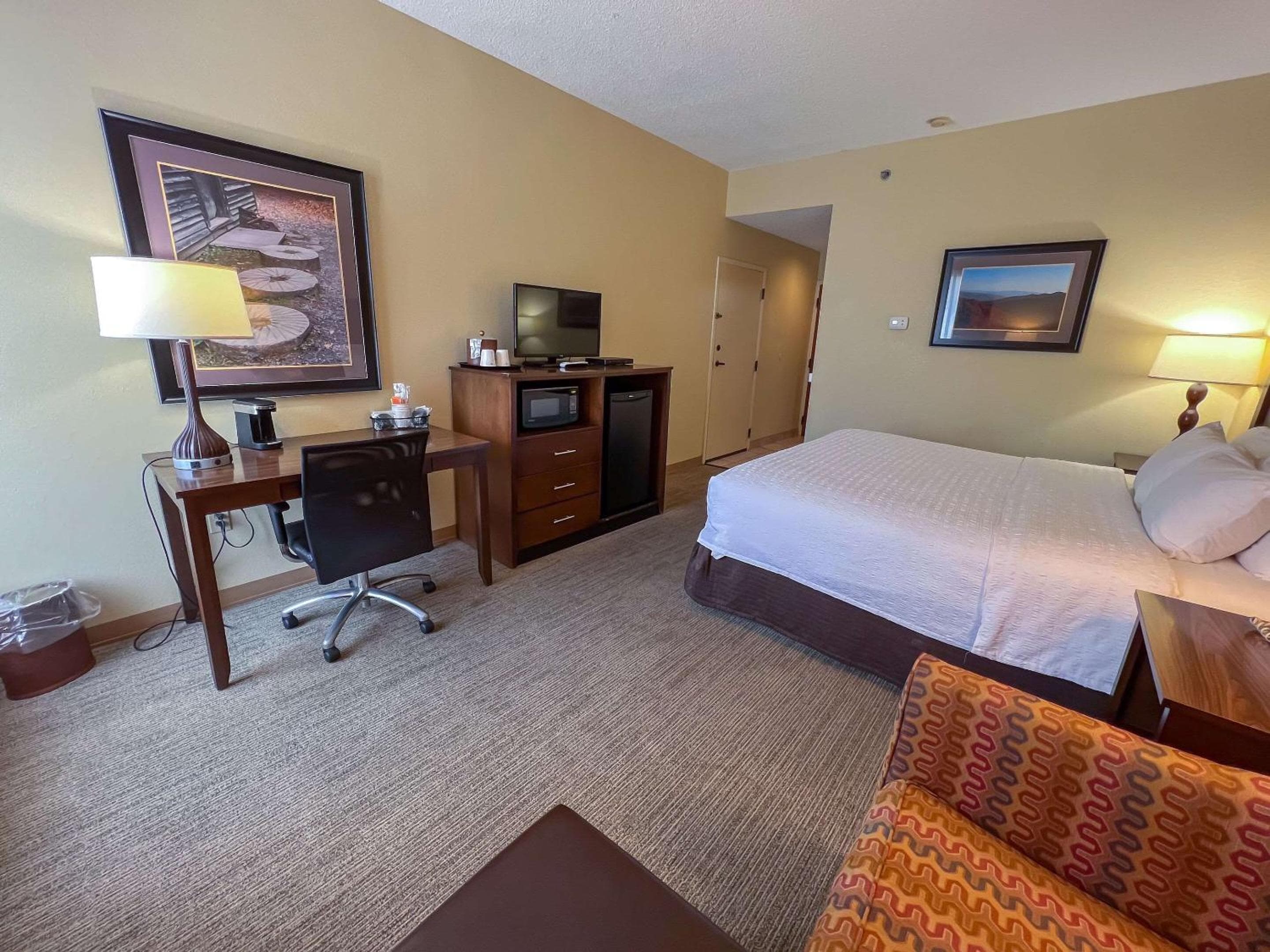 Clarion Pointe Cherokee