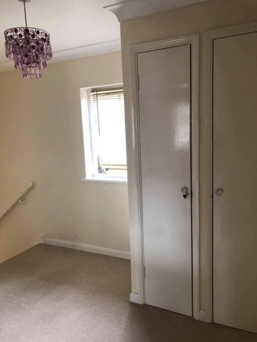 MIN 7 NIGHTS Hampton Ct River Thames village 1 bed maisonette MIN 7 NIGHTS
