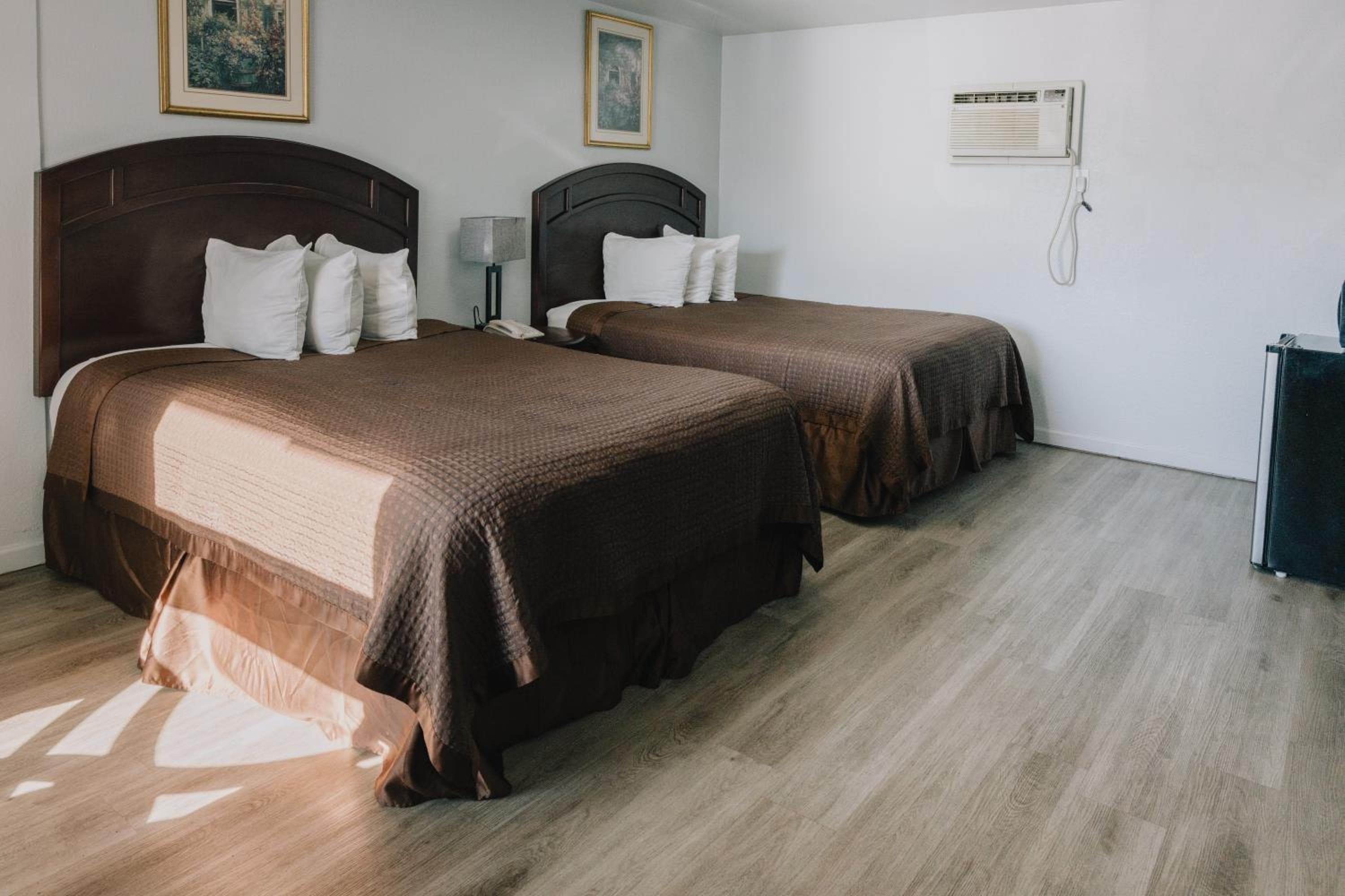 La Hacienda Motel