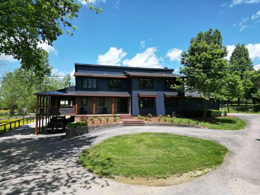 Horse Farm 4Bedrm home Bourbon Trail w private pool