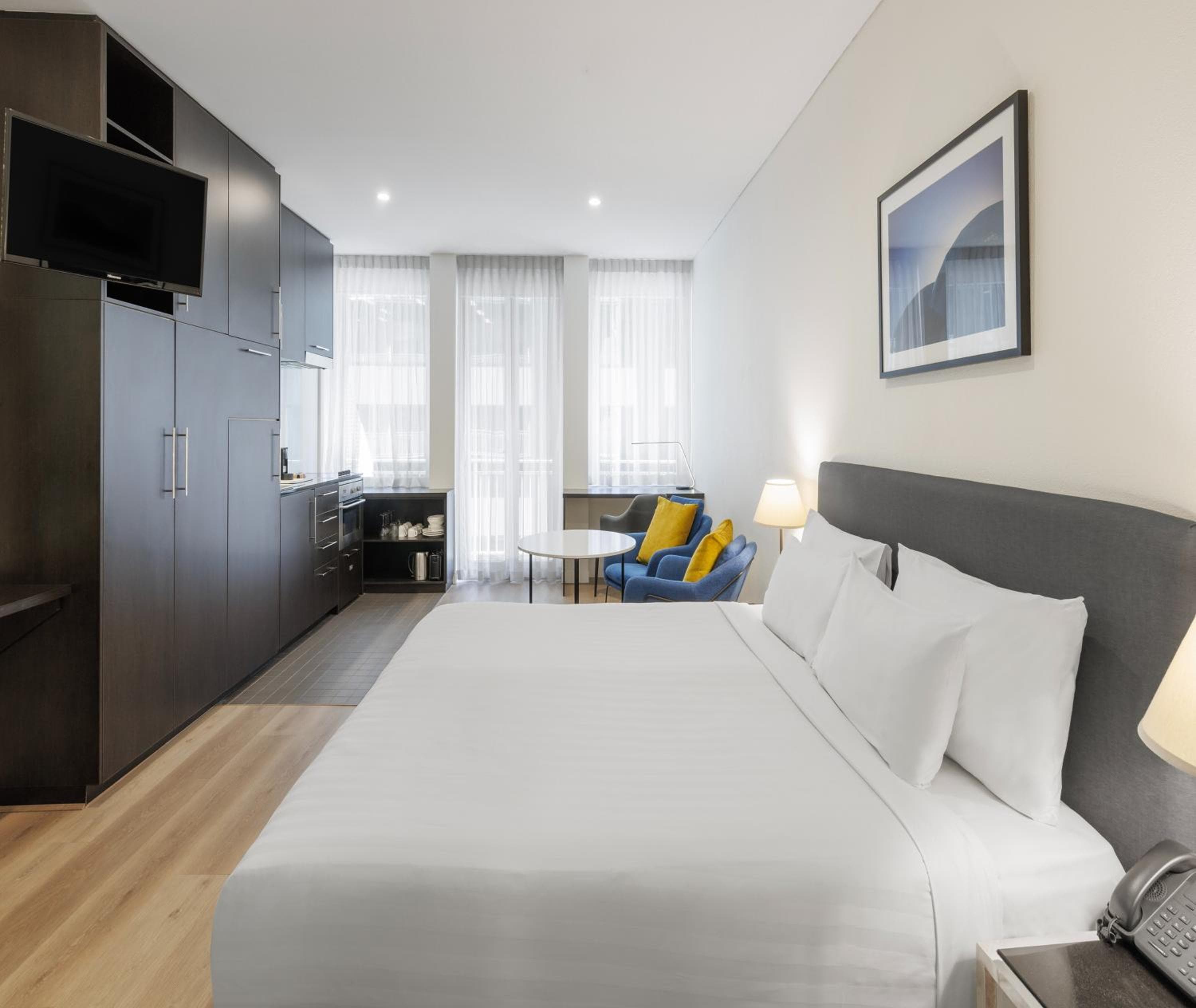 Oaks Melbourne on Collins Suites