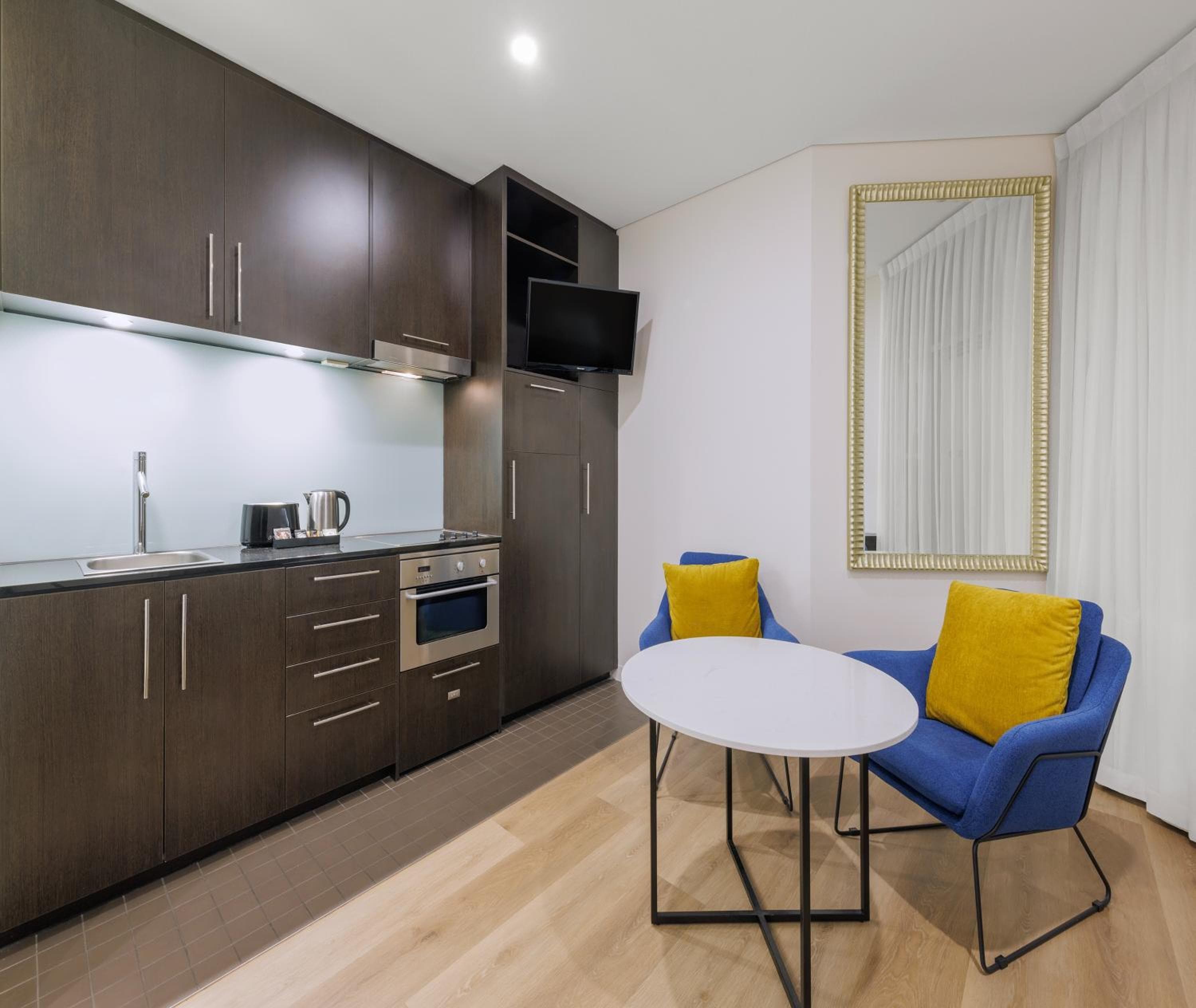 Oaks Melbourne on Collins Suites