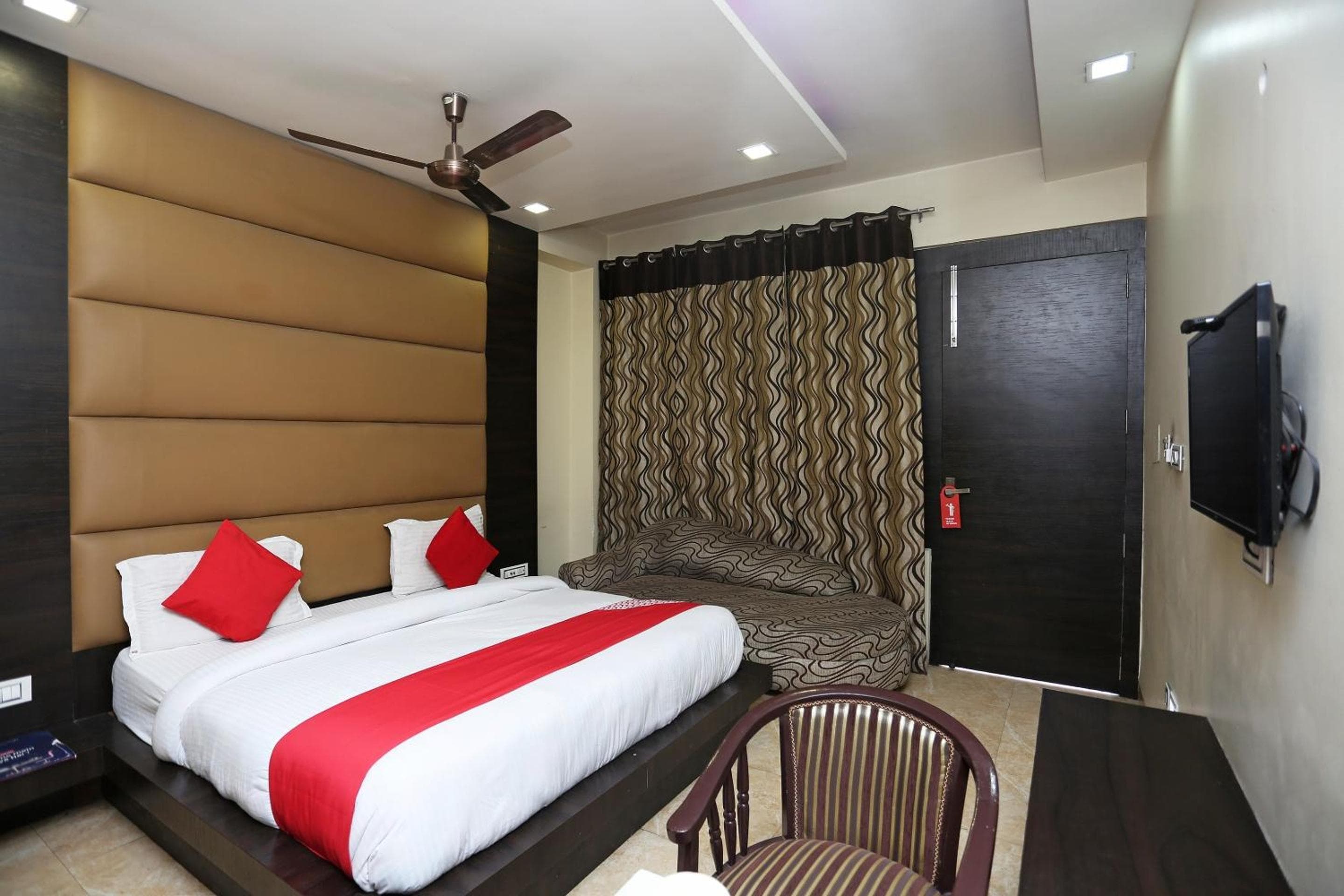 Hotel O Samrat