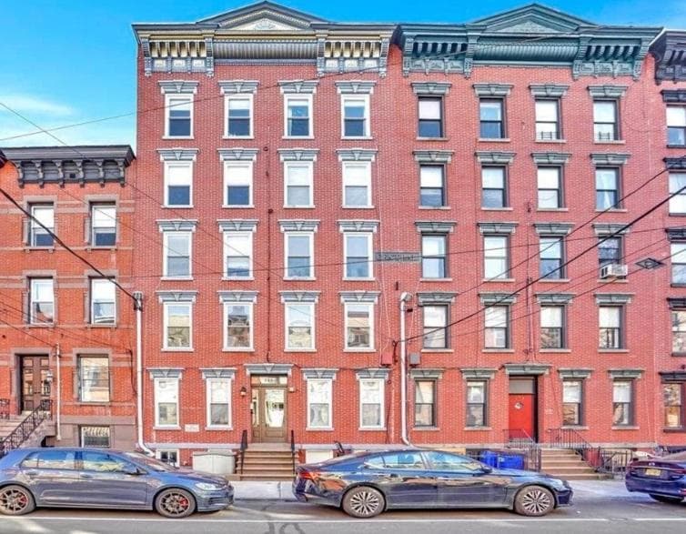 Hoboken Hideaway - Walk to Transit - 15 Mins to NYC - Sleeps 6 comfortably