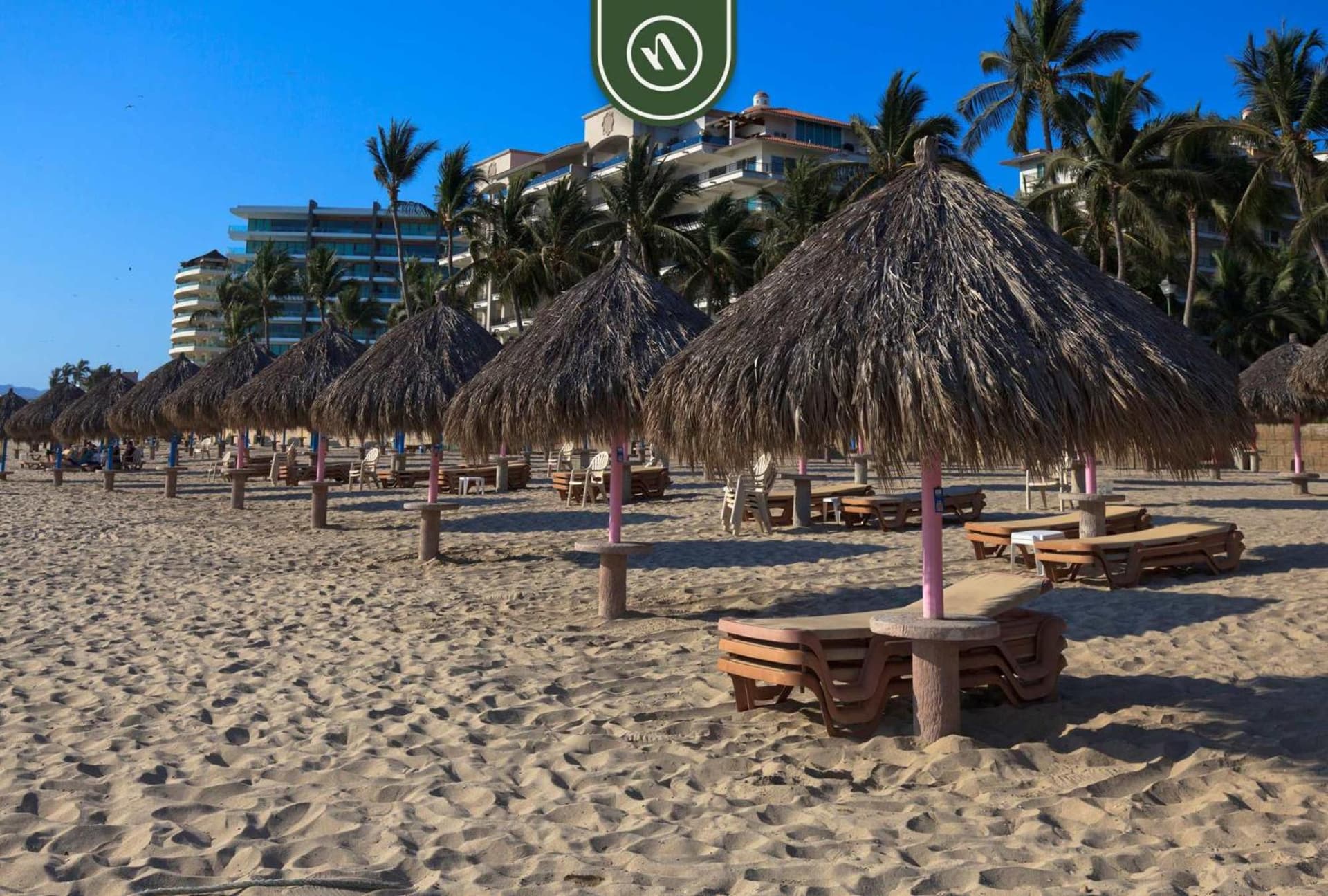 Cozy Beachfront Studio - Beach Club - Pools