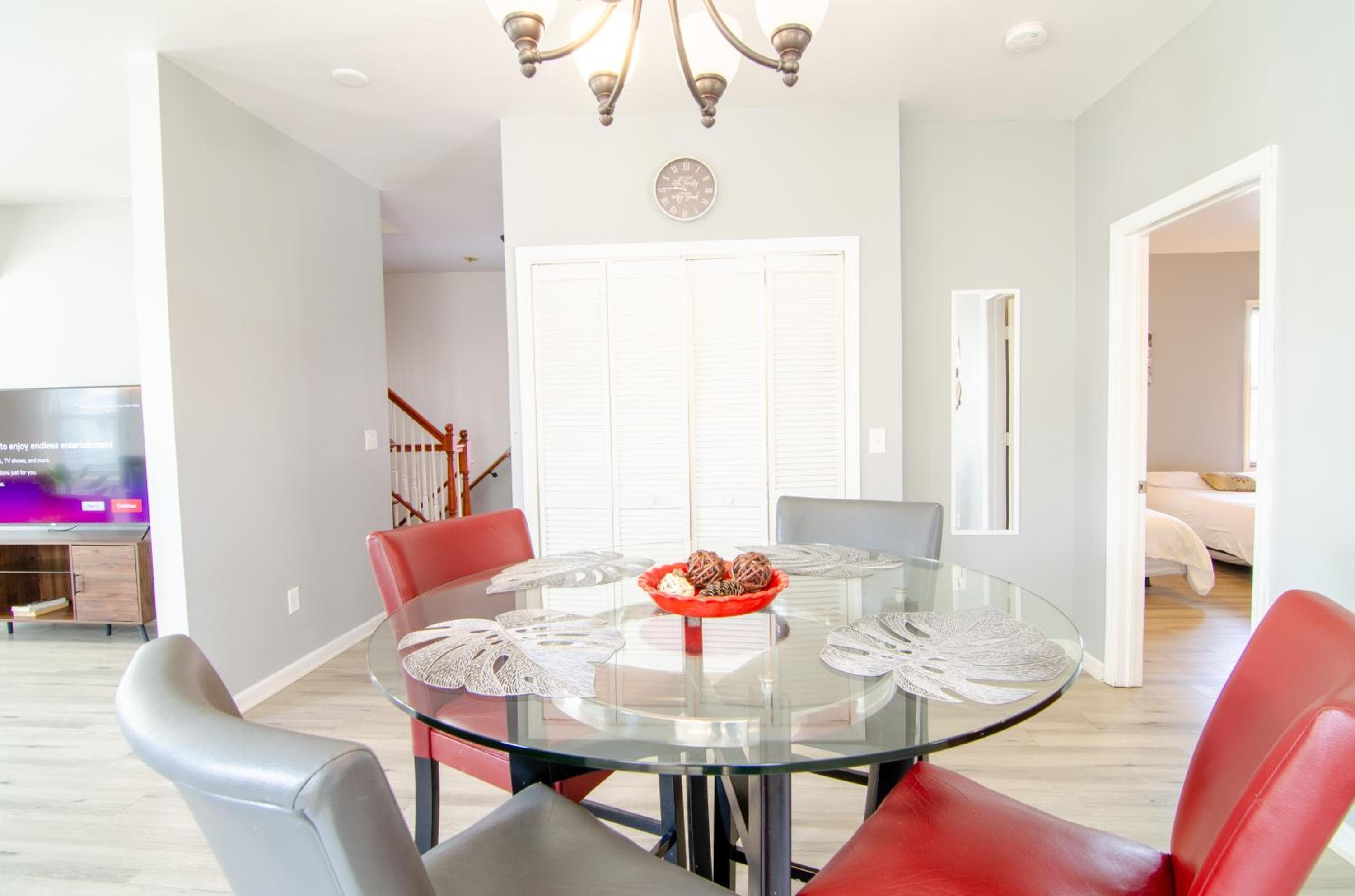 Near NYC Spacious 4 bedroom 2 and a half bath