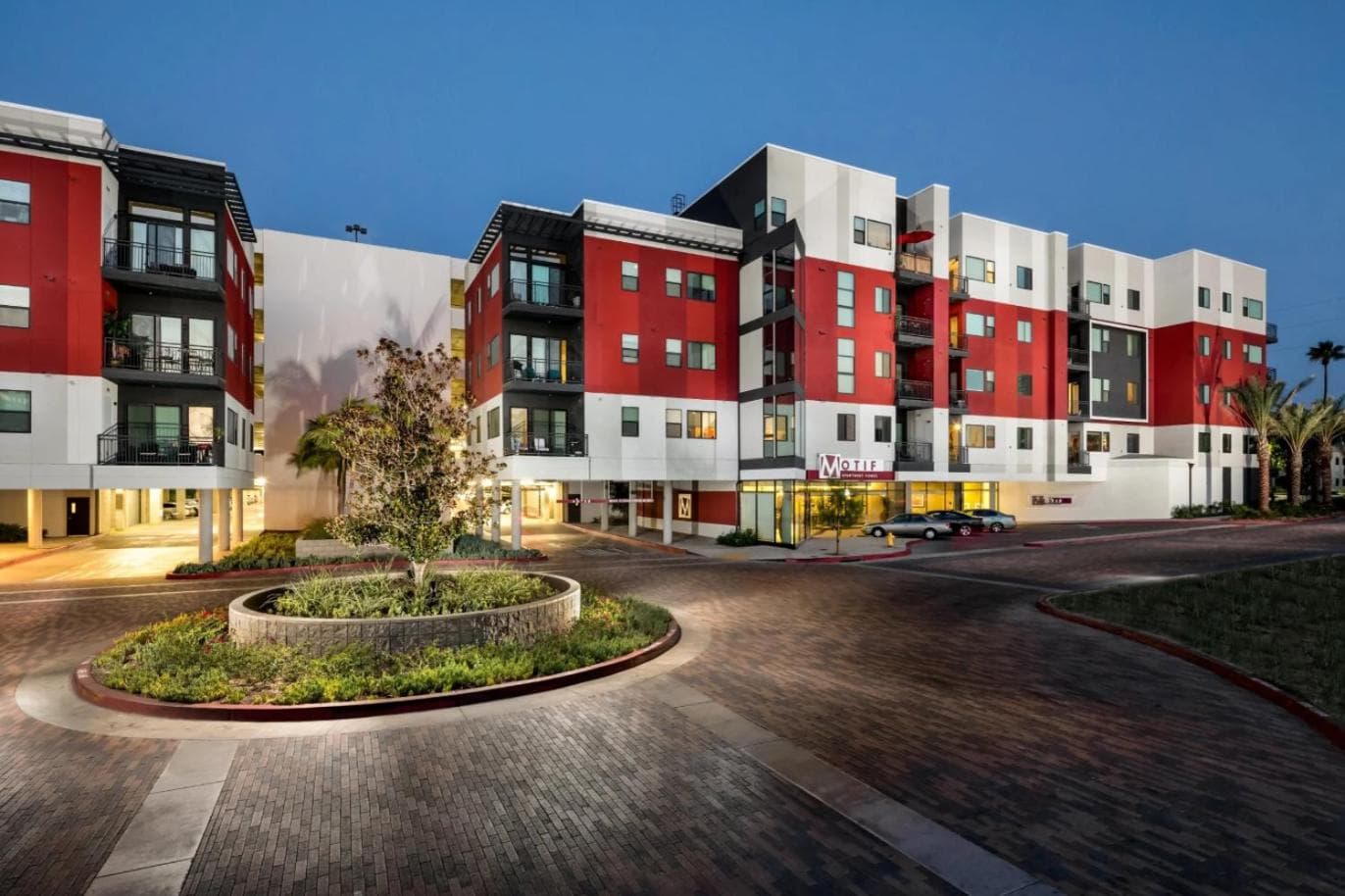 A-Class Lavish 2 bed Apt in Woodland Hills CA