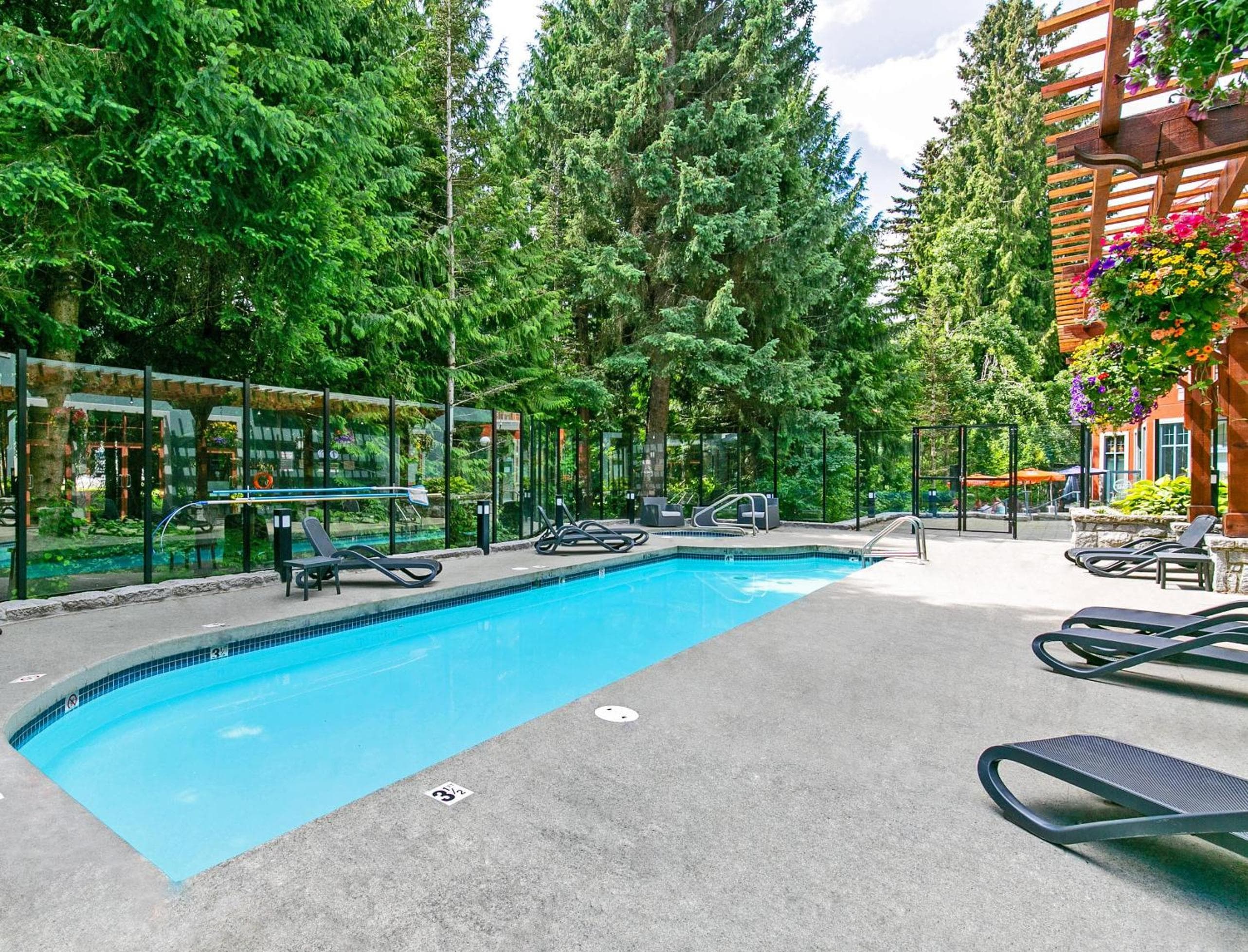 Alpenglow Lodge Studio with park view by MVA
