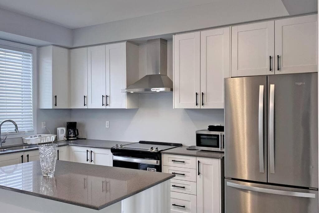 Entire Modern Townhouse Ajax
