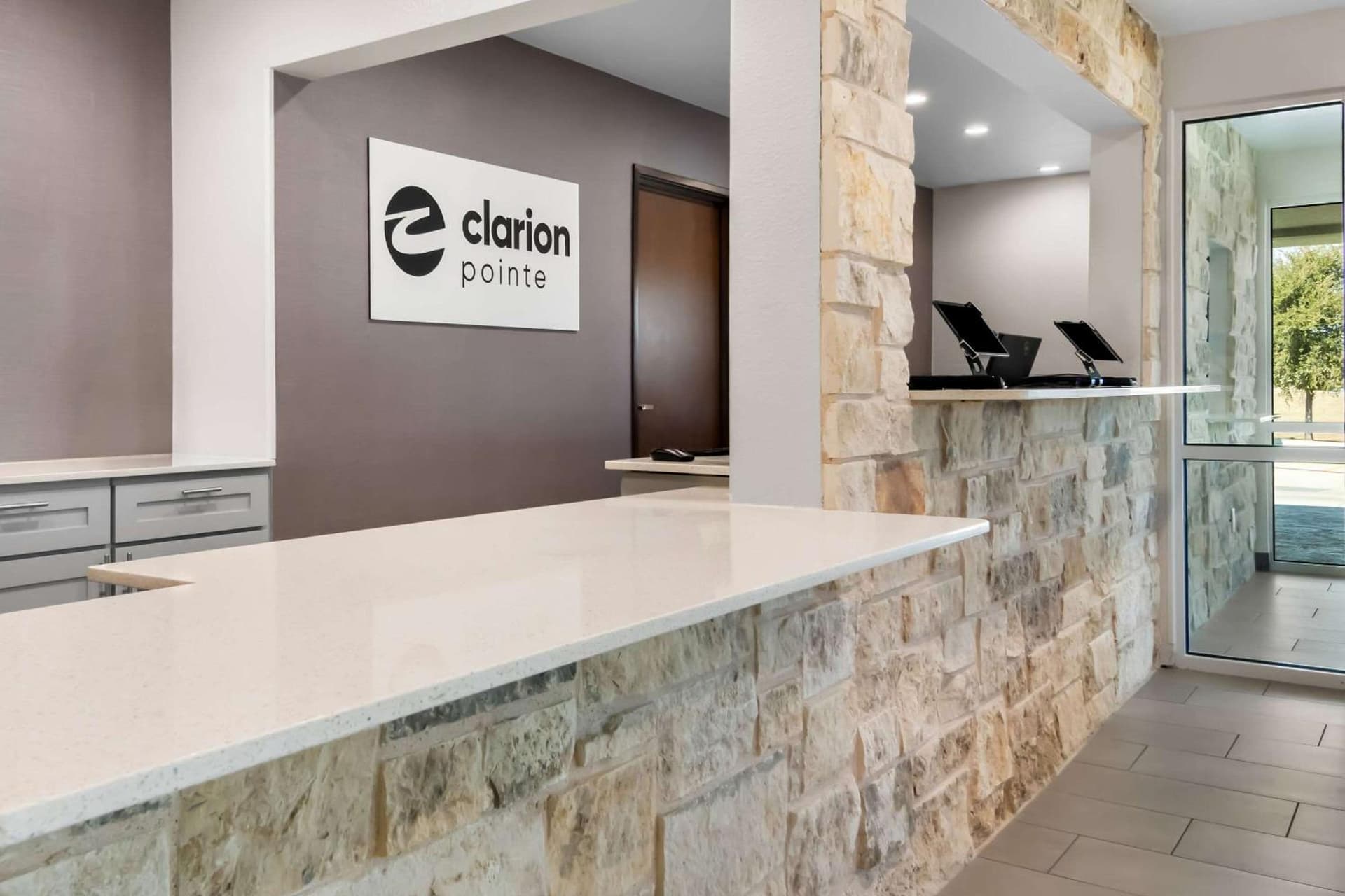 Clarion Pointe Fort Worth East - Arlington