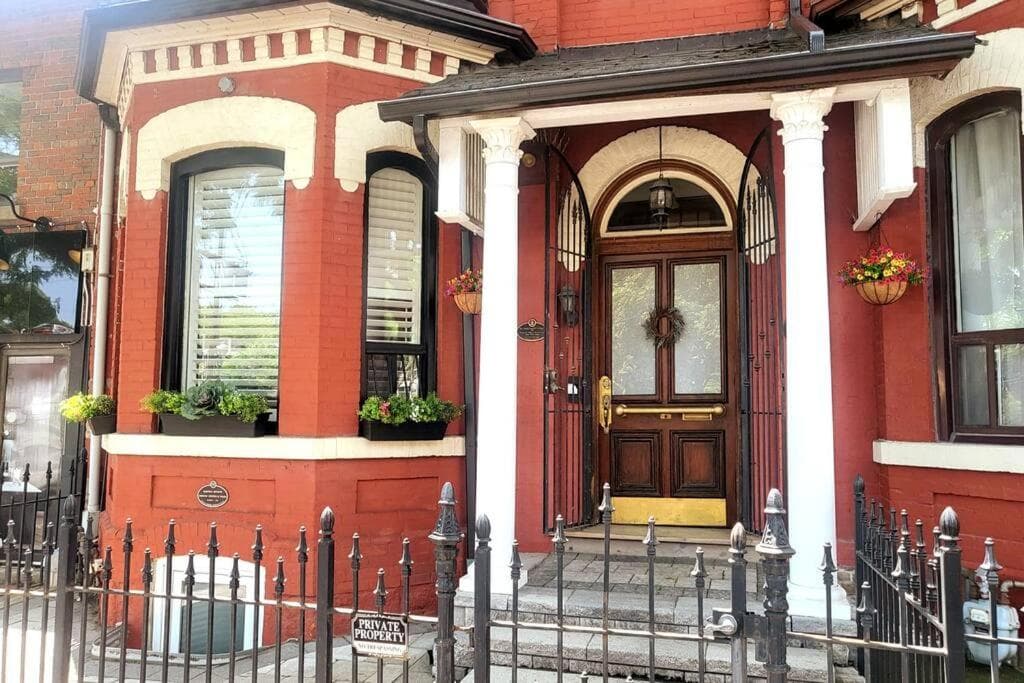 Private 3 bedroom Apartment in Downtown Toronto