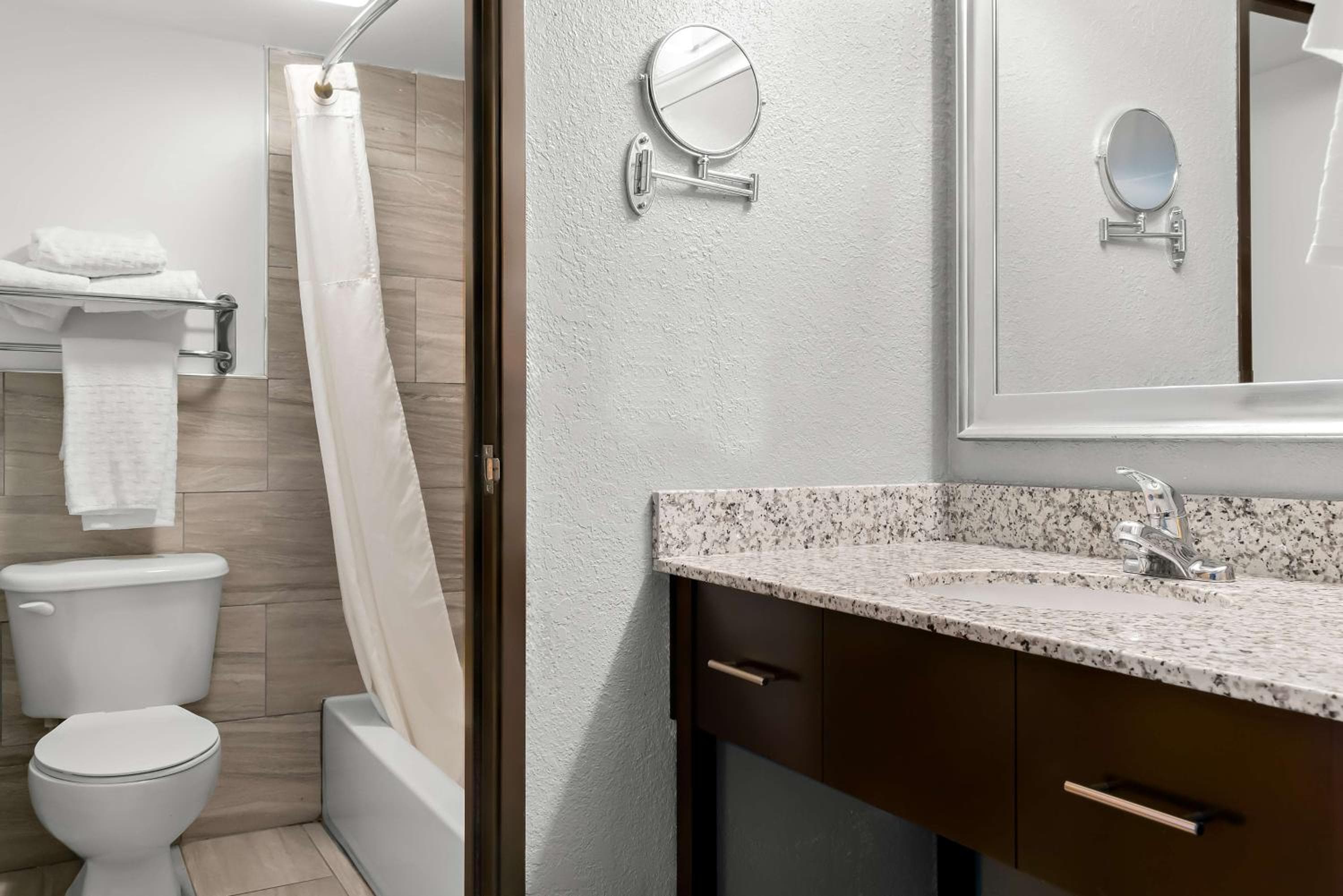 Best Western Plus Flint Airport Inn & Suites
