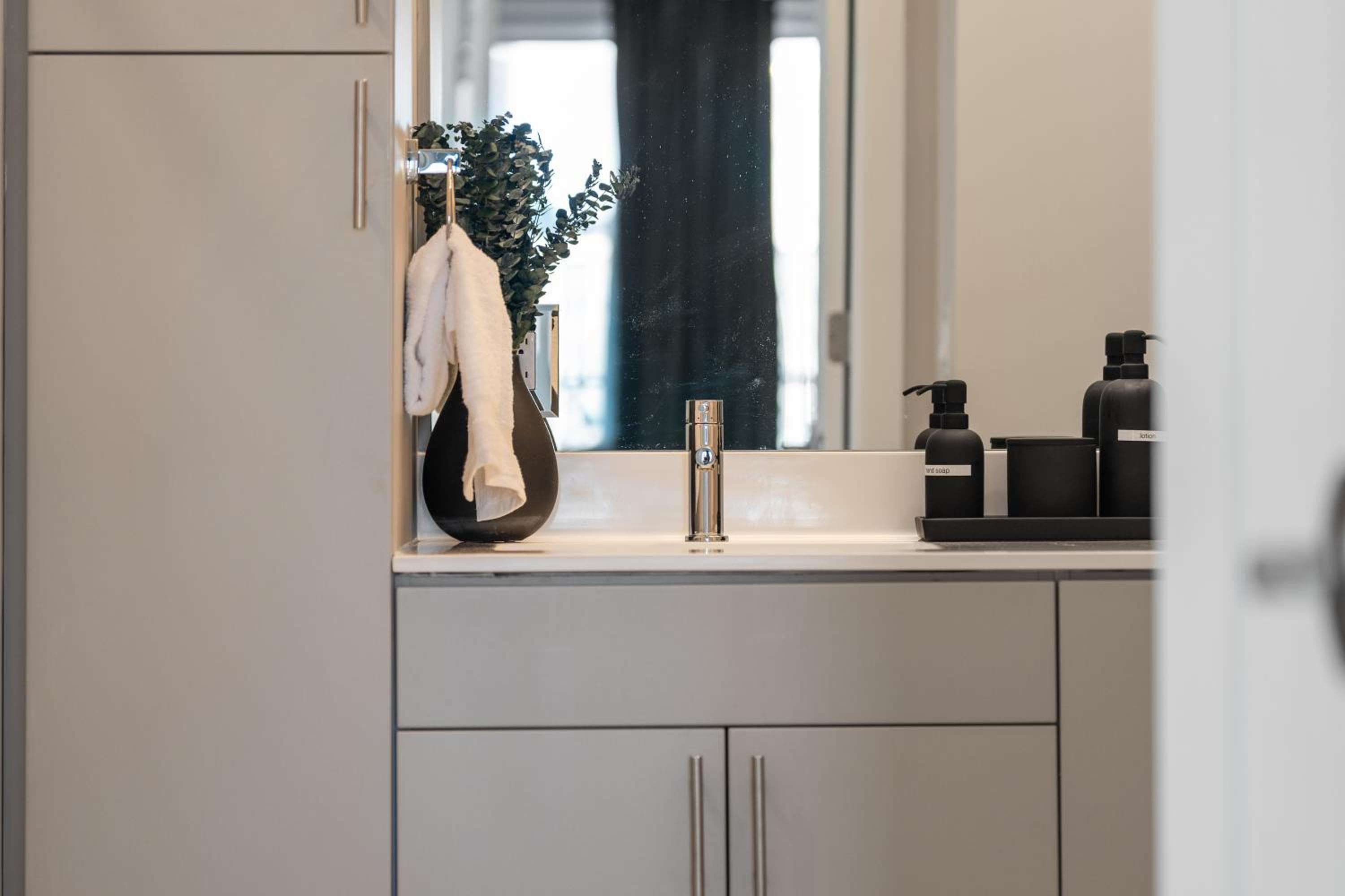 Luxury Furnished Apartments by Hyatus Downtown at Yale