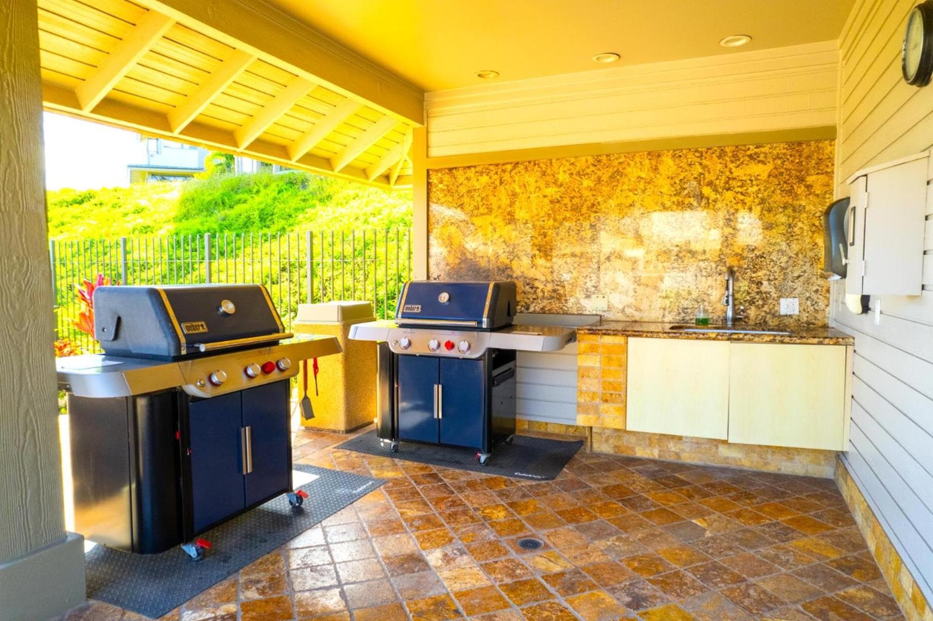 KBM Resorts: Kapalua Bay Villa KBV-14G4 Sweeping Ocean Views Walk to Beach Includes Rental Car