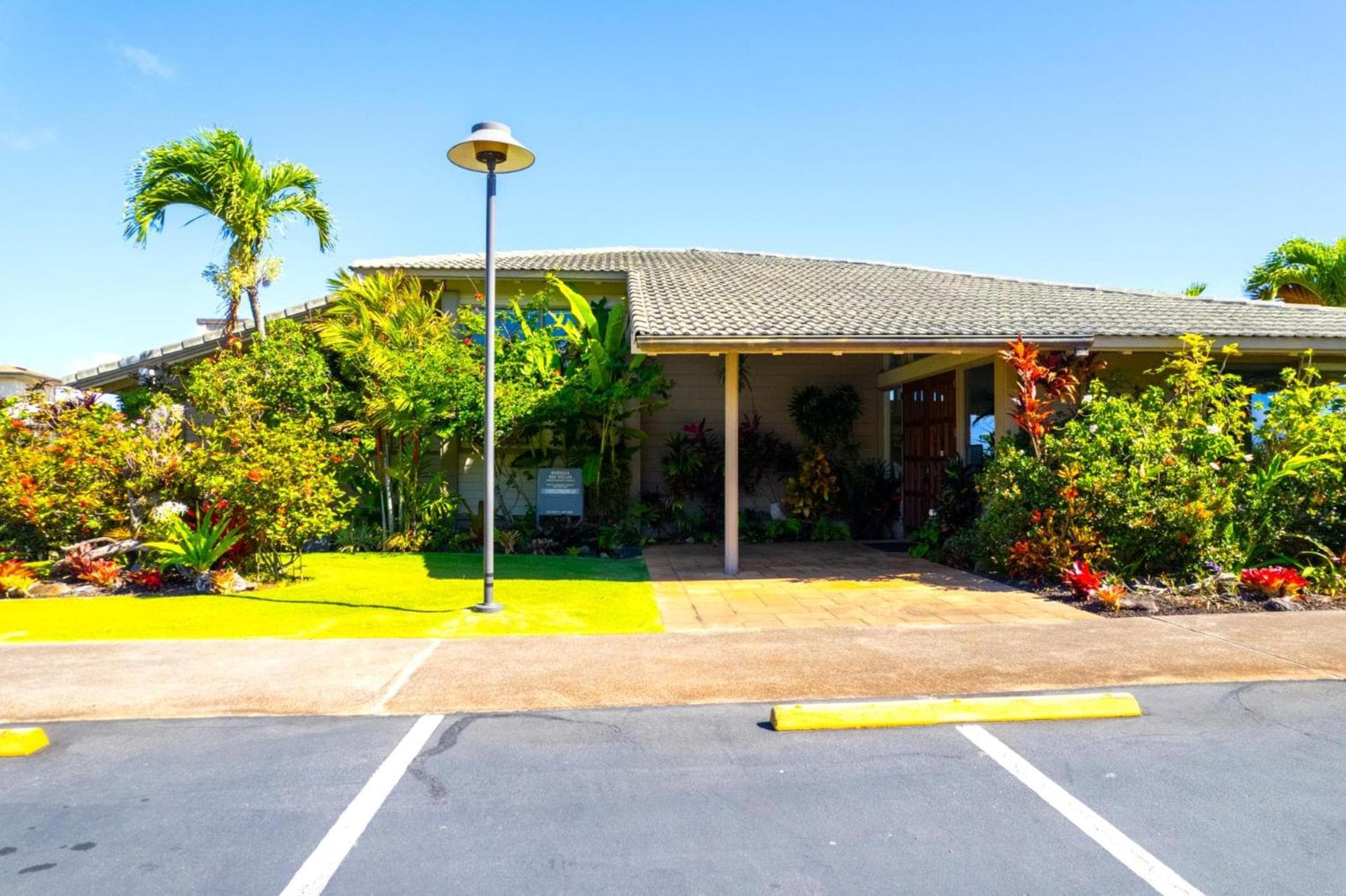 KBM Resorts: Kapalua Bay Villa KBV-14G4 Sweeping Ocean Views Walk to Beach Includes Rental Car