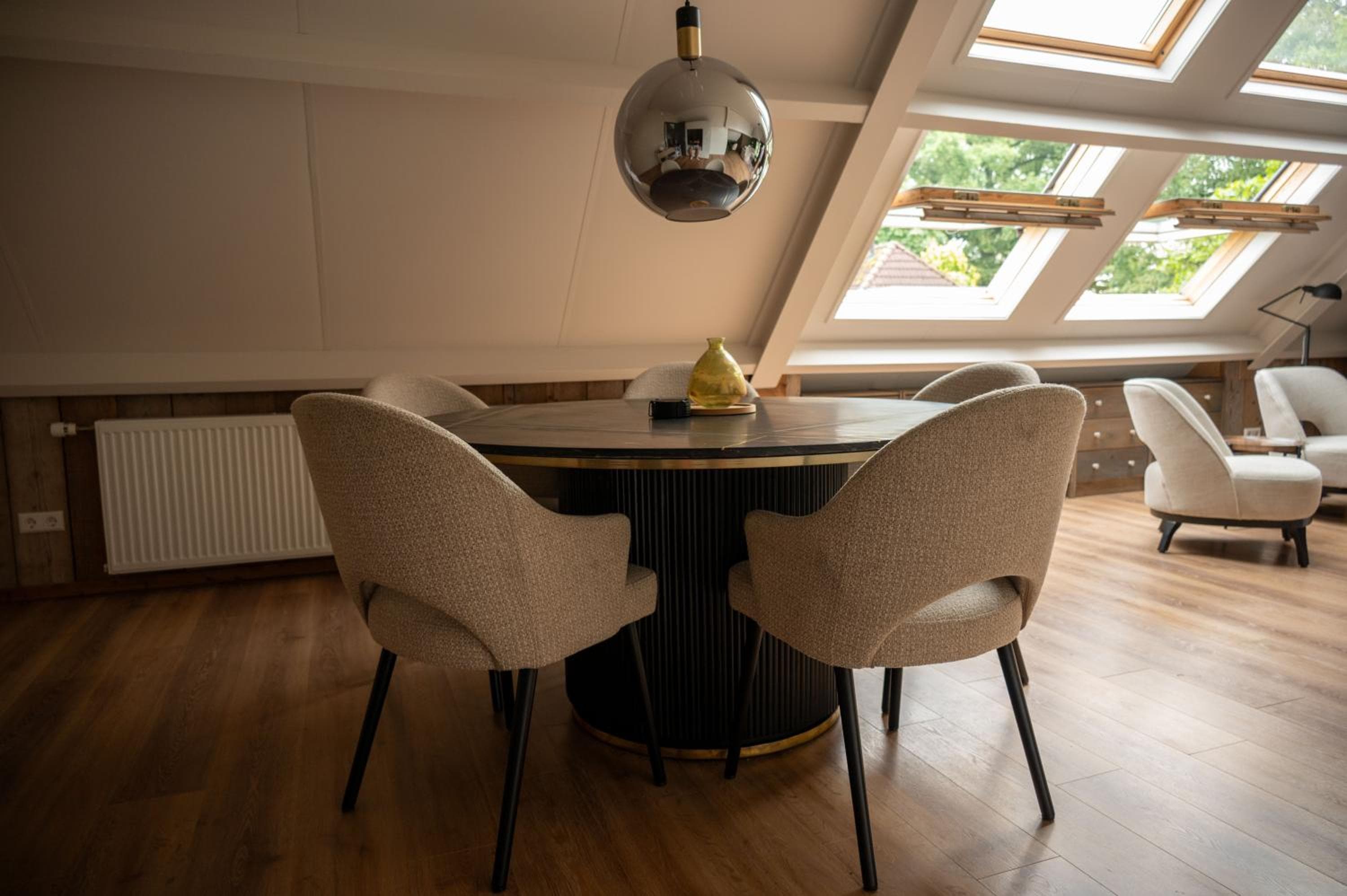 Prachtig en zeer ruim vakantie-appartement "BijFlore"