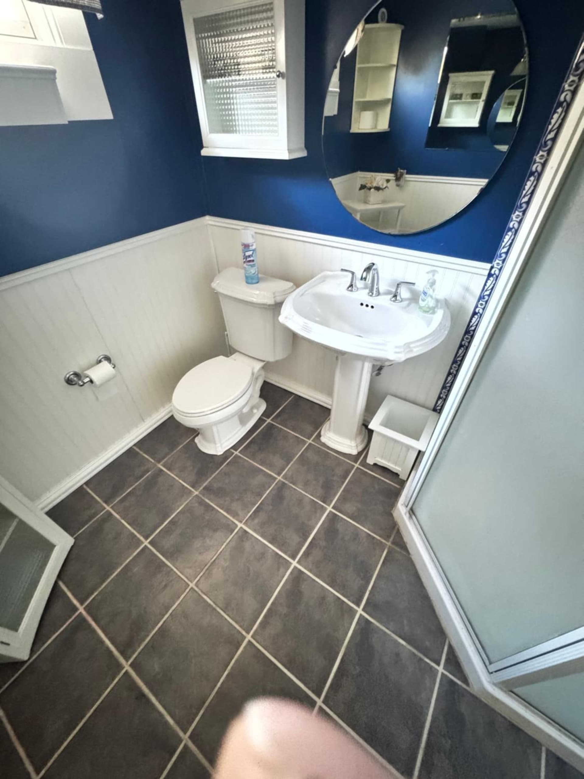 Cozy & Stylish Studio with Beautiful Lake Views & Fast Wifi