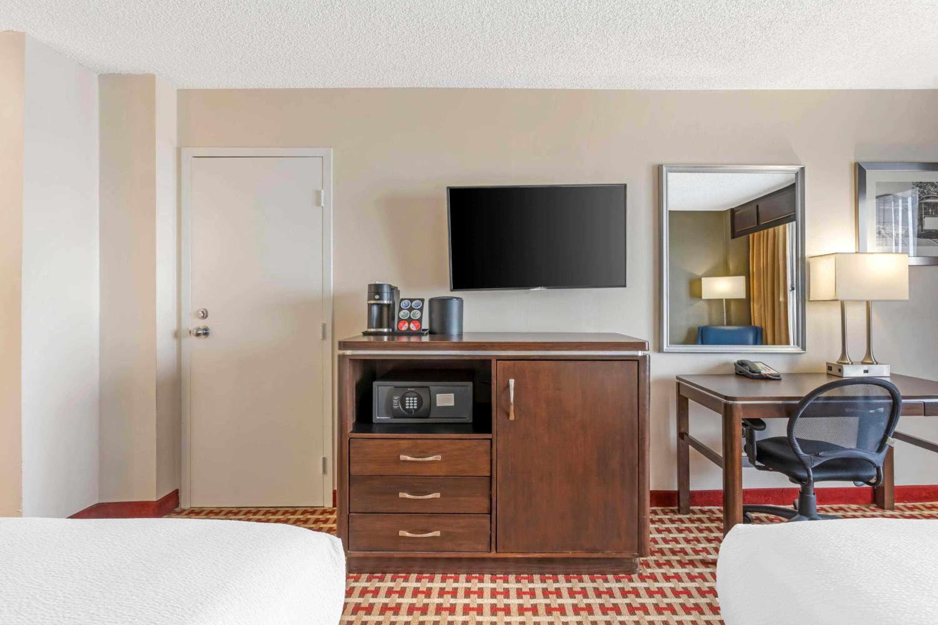 Best Western Plus Grosvenor Airport Hotel