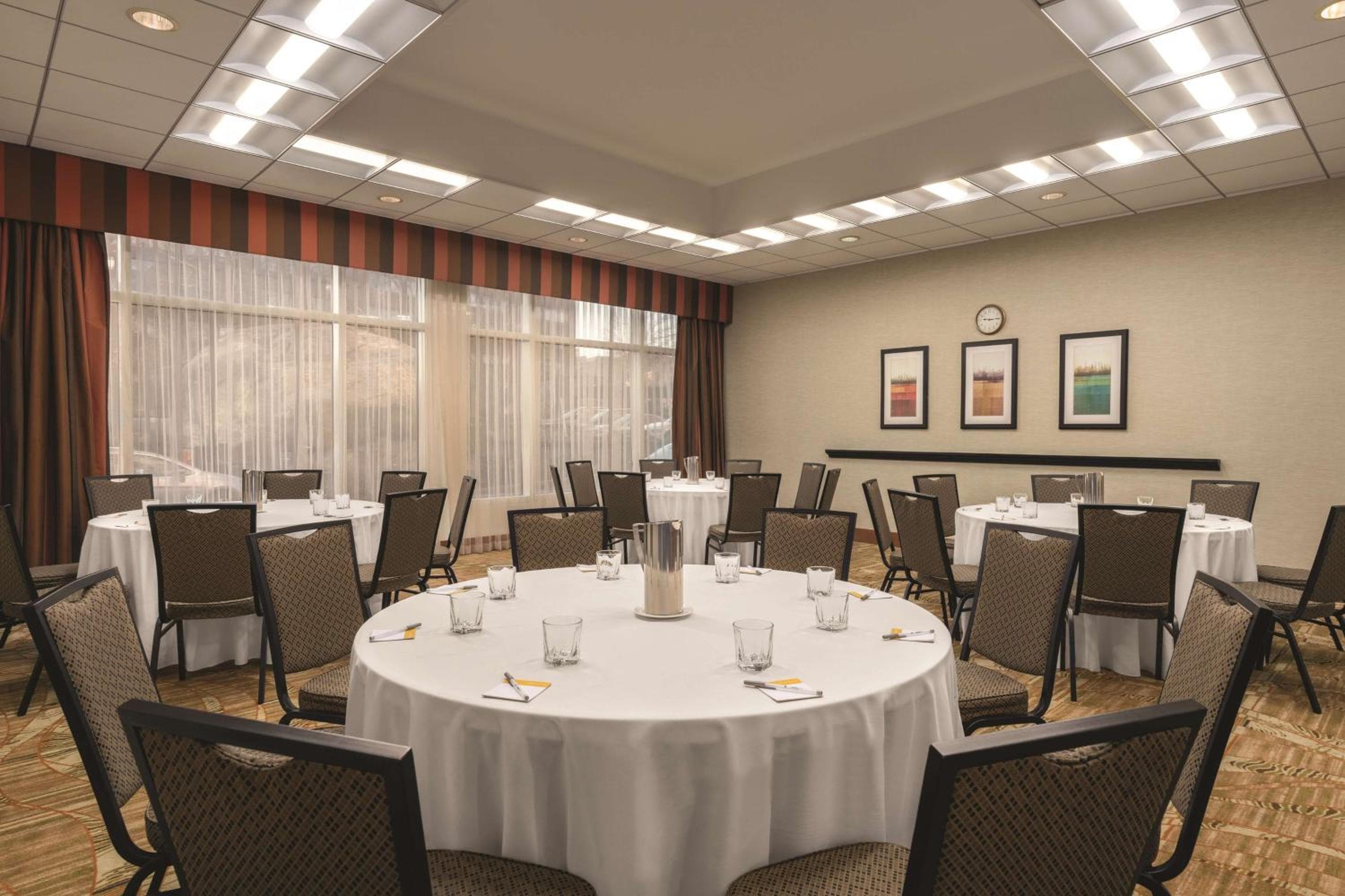 Hampton Inn New York - LaGuardia Airport