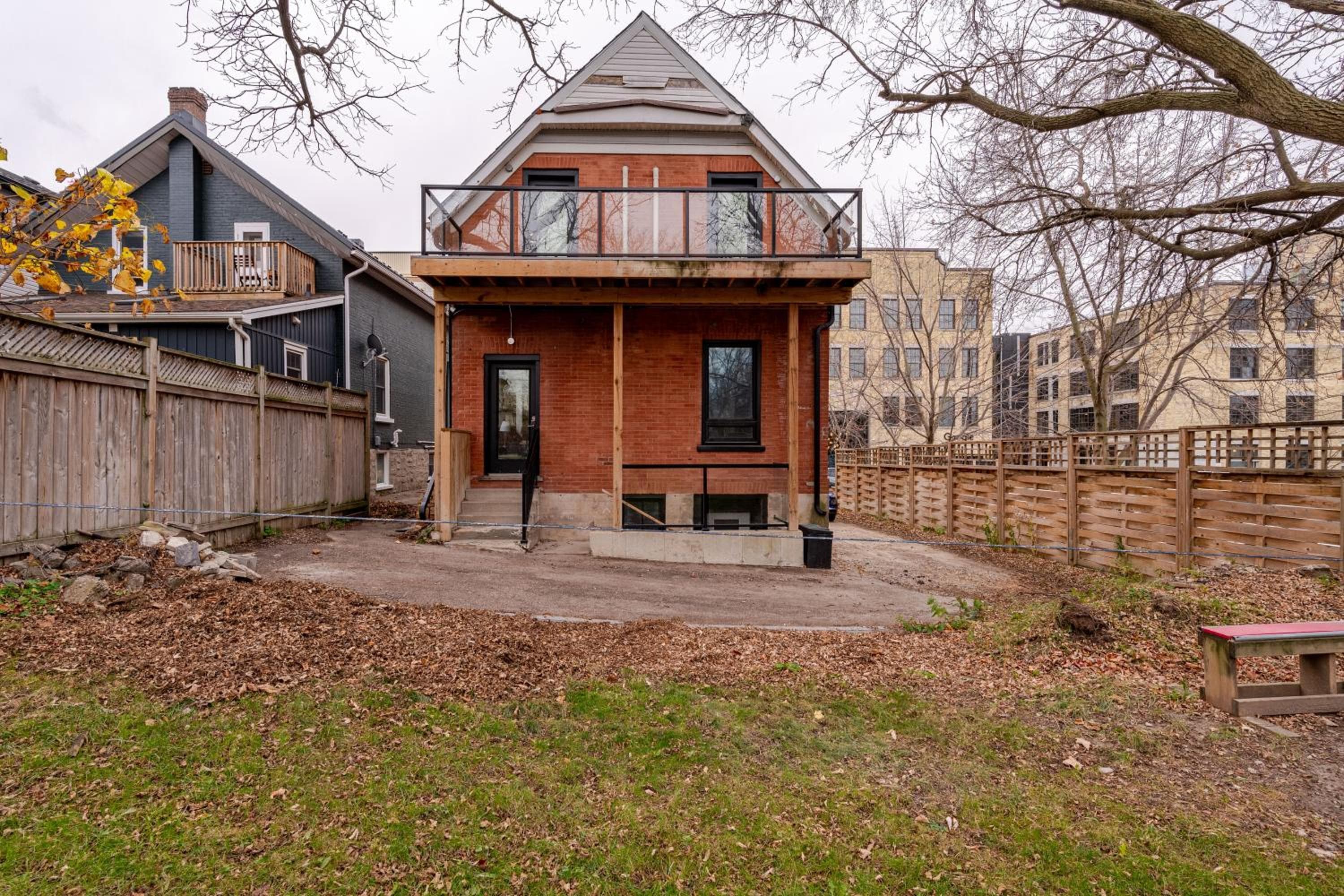 ENTIRE BACHELOR UNIT EN-SUITE ACROSS FROM GOOGLE - br3