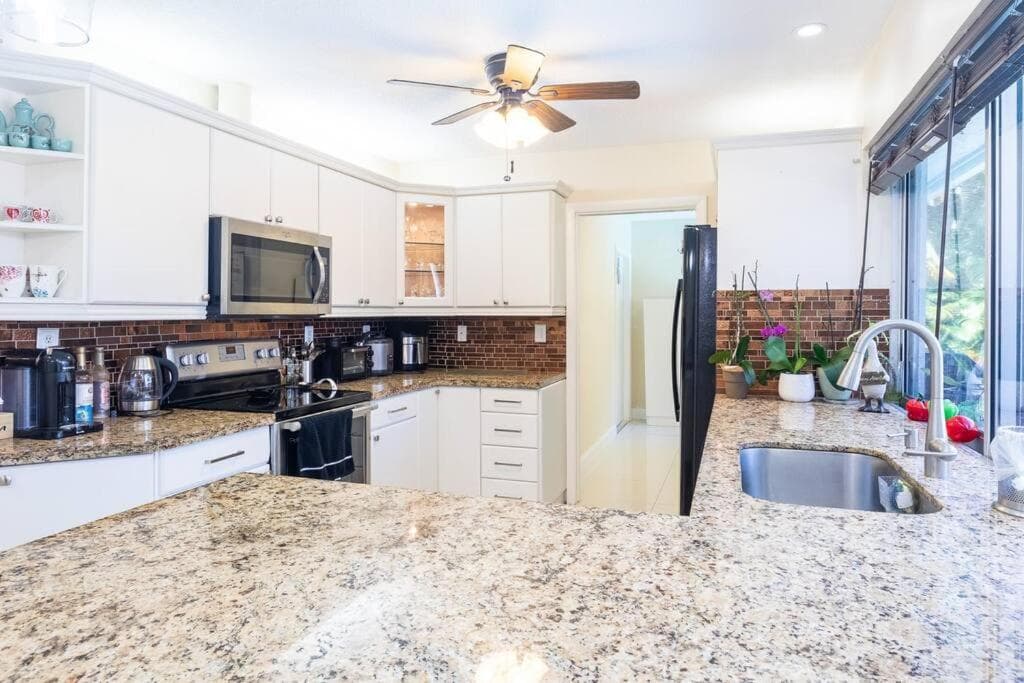 Charming and Spacious Home 2bed-2 bath