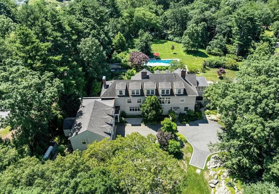 Executive Boston Estate Pool Mid Term Stays