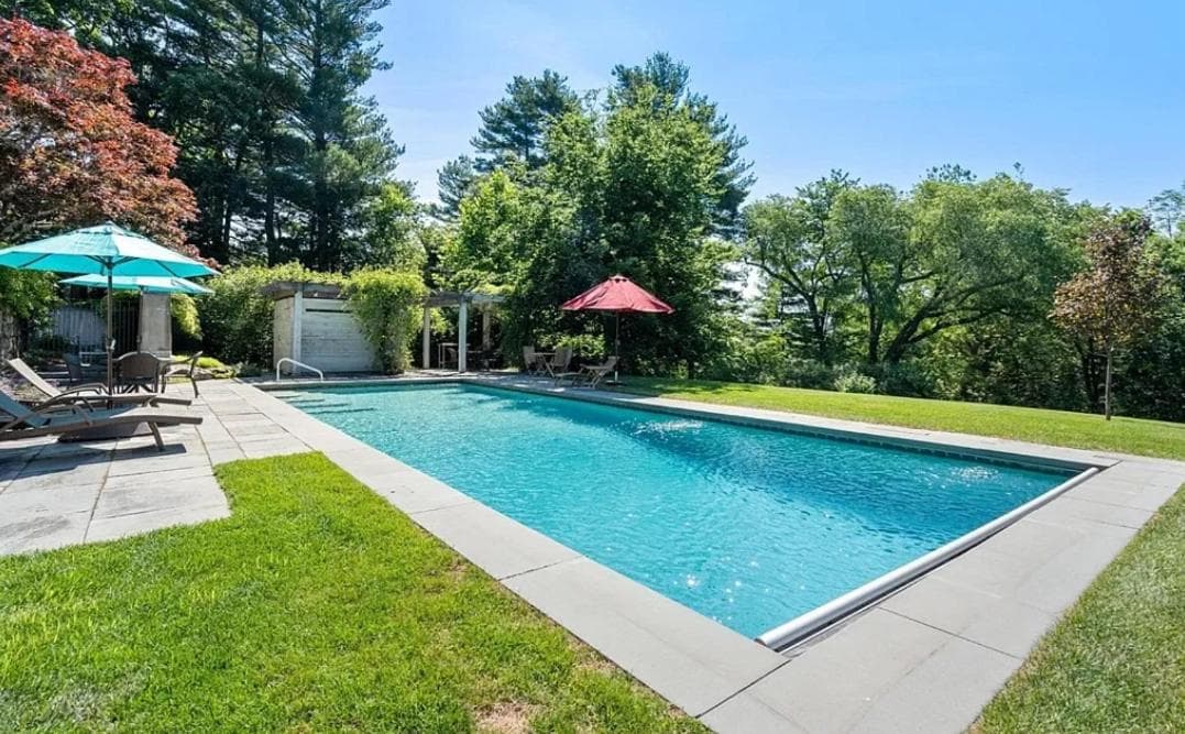 Executive Boston Estate Pool Mid Term Stays