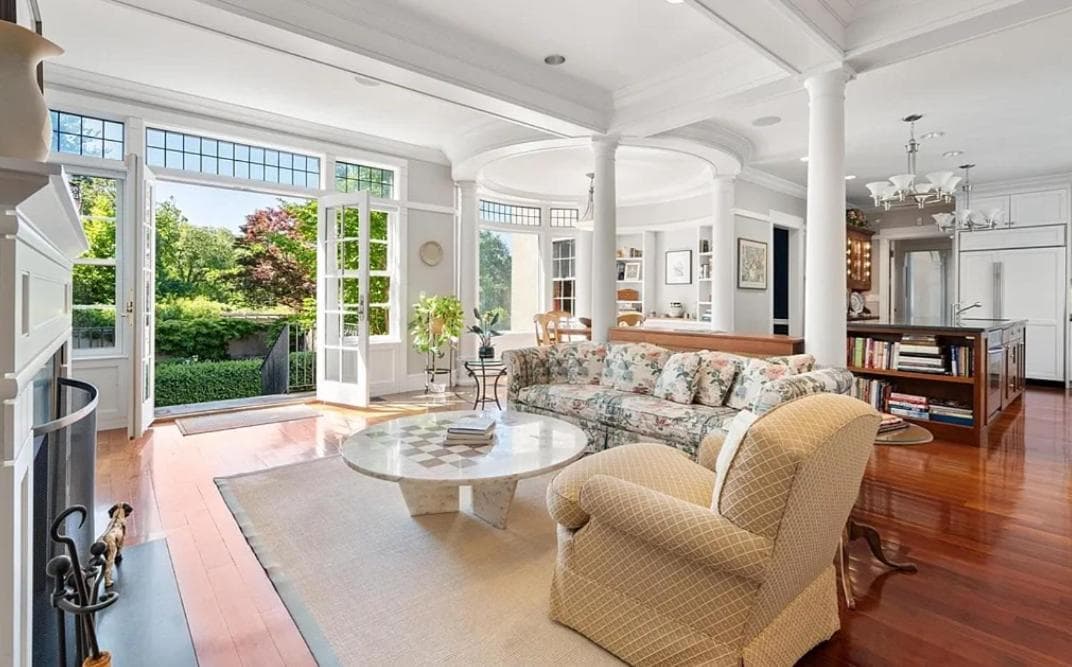 Executive Boston Estate Pool Mid Term Stays