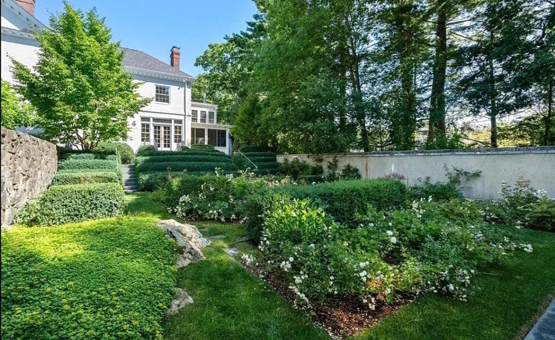 Executive Boston Estate Pool Mid Term Stays
