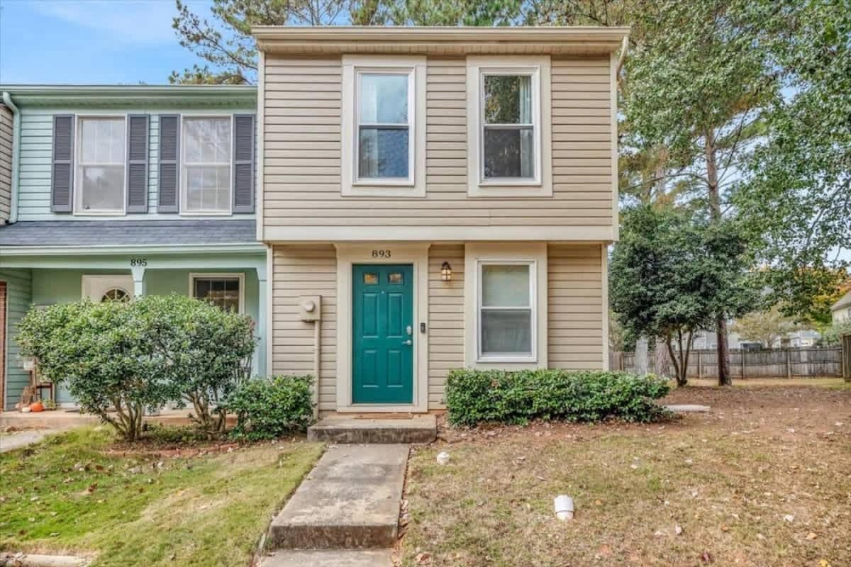 Renovated townhome on bike path includes bikes