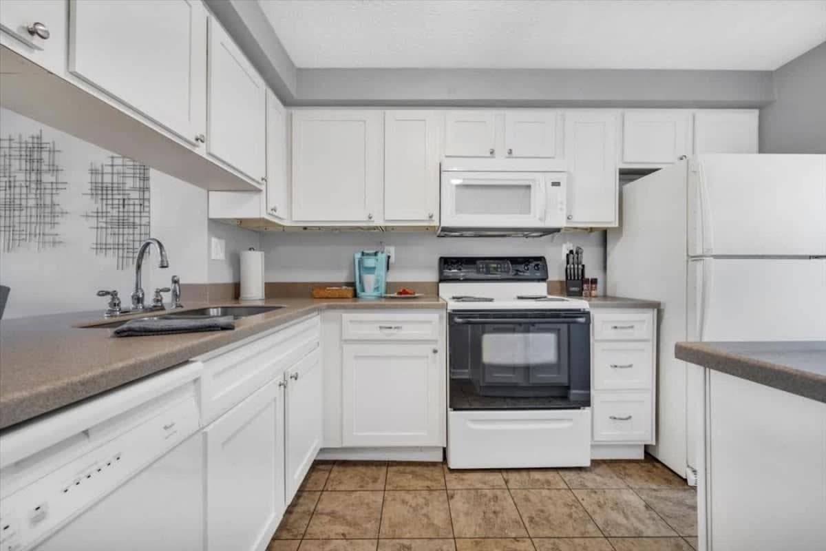 Renovated townhome on bike path includes bikes